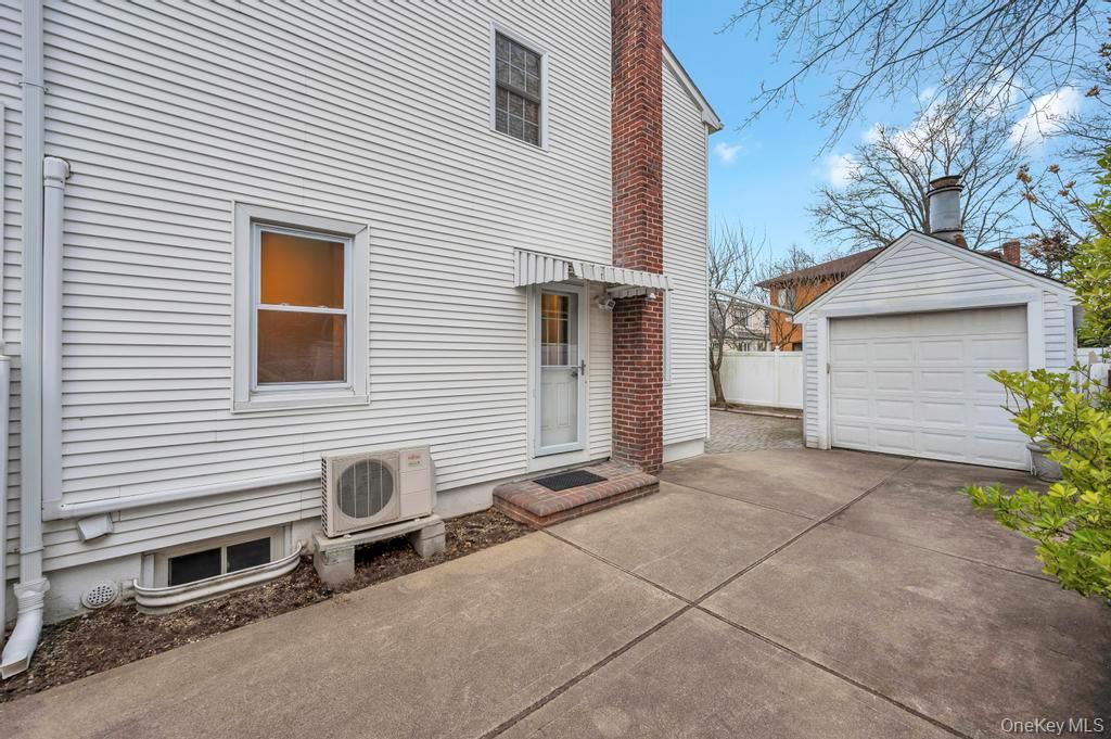 2585 Oceanside Road, Oceanside, NY 11572