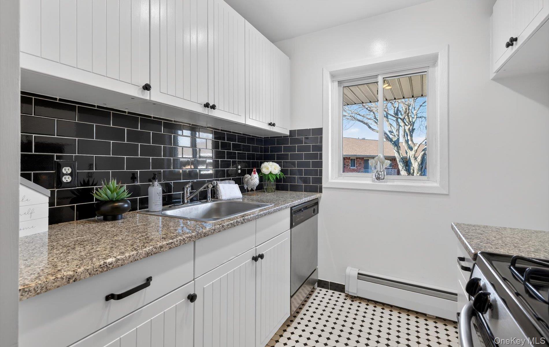 1 Toms Point Lane # 6J, Port Washington, NY 11050