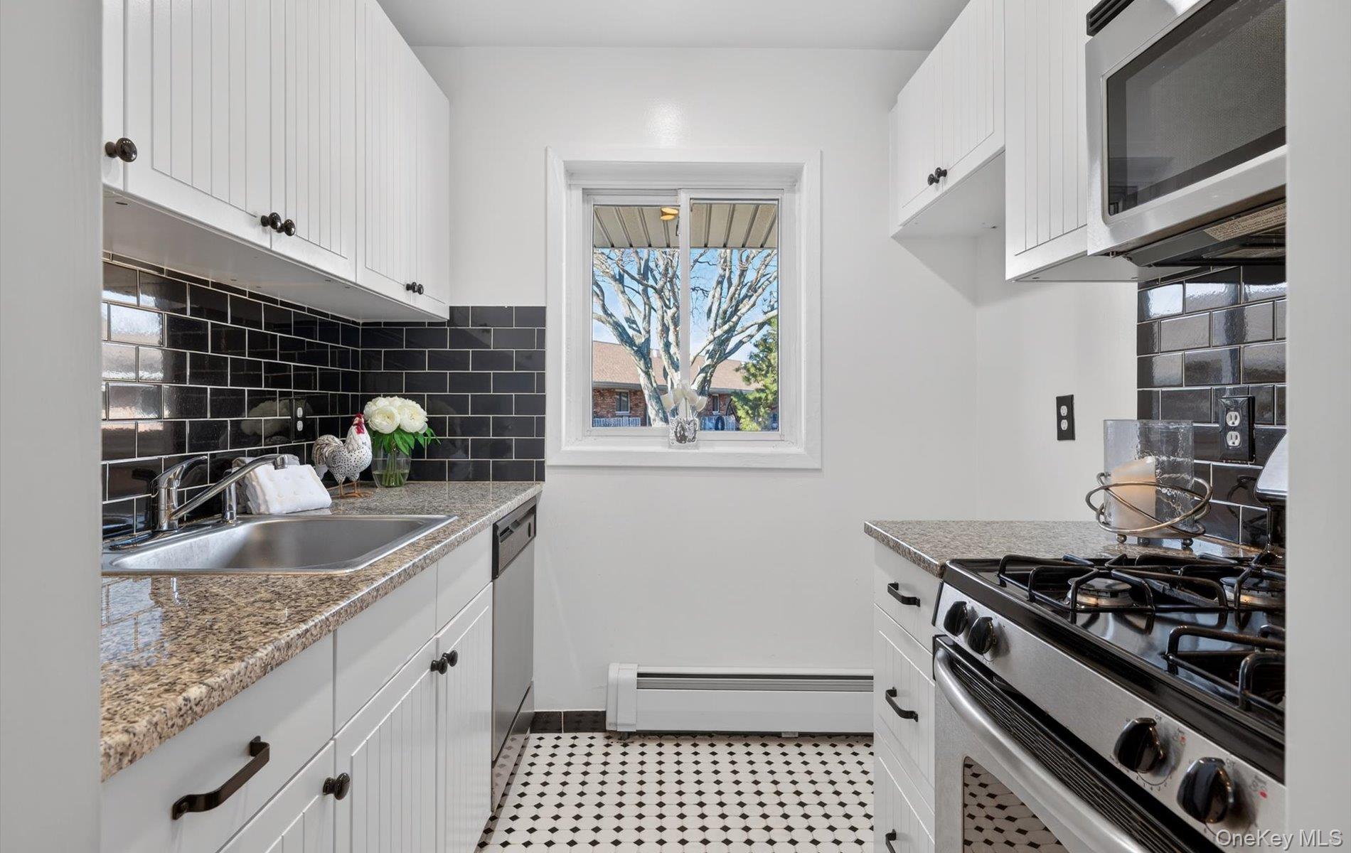 1 Toms Point Lane # 6J, Port Washington, NY 11050