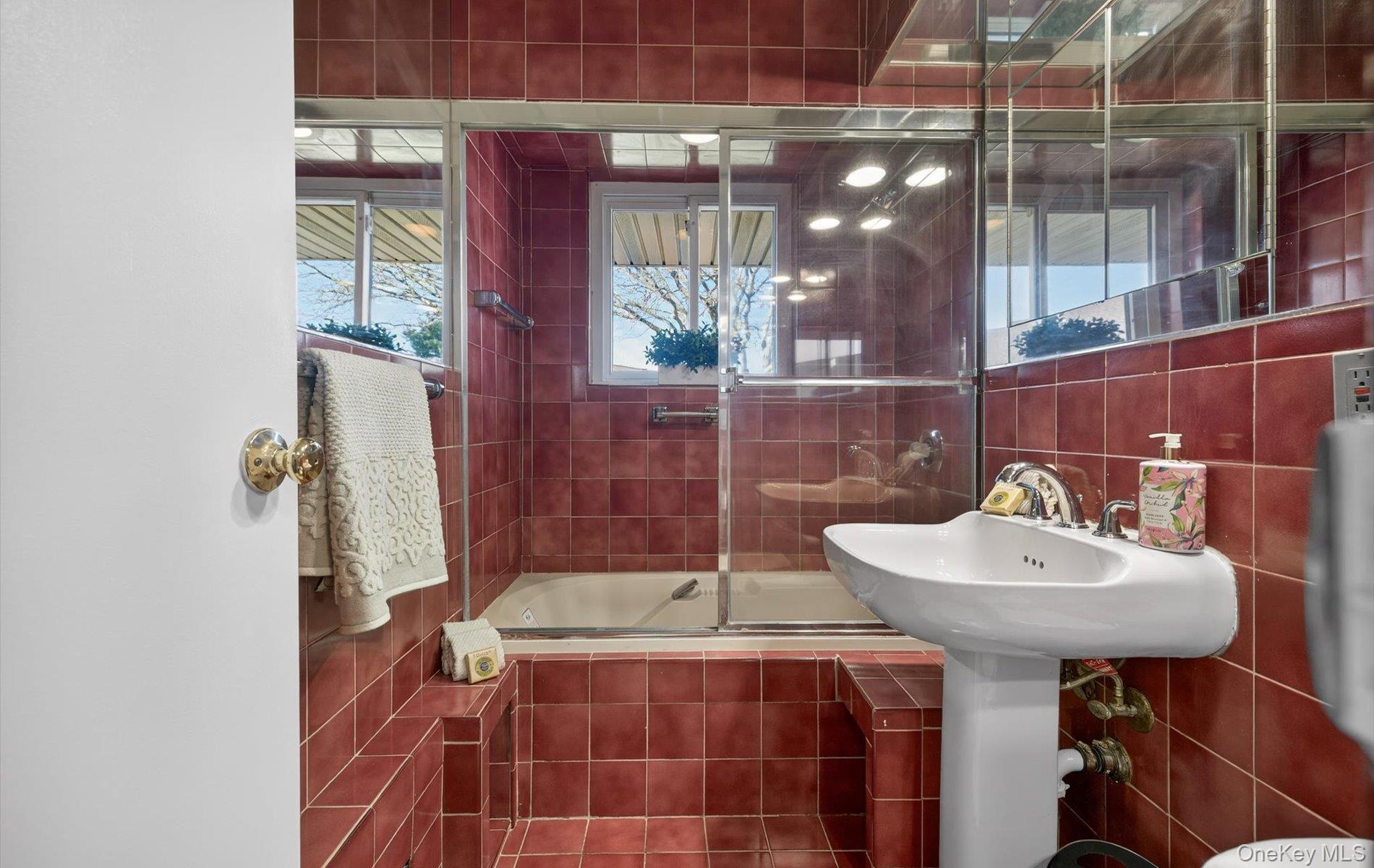 1 Toms Point Lane # 6J, Port Washington, NY 11050