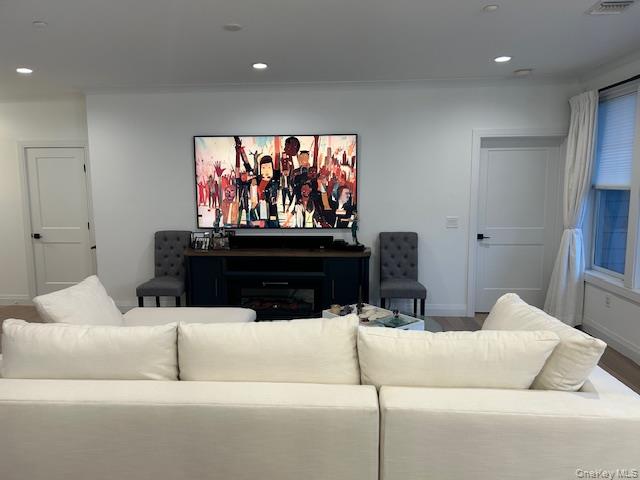 21105 Aspenwood Drive, Plainview, NY 11803