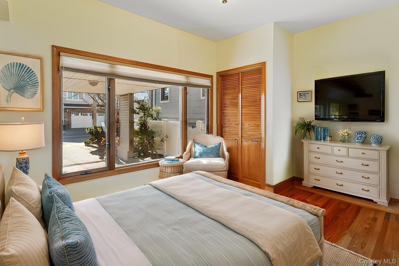 991 W Park Avenue, Long Beach, NY 11561