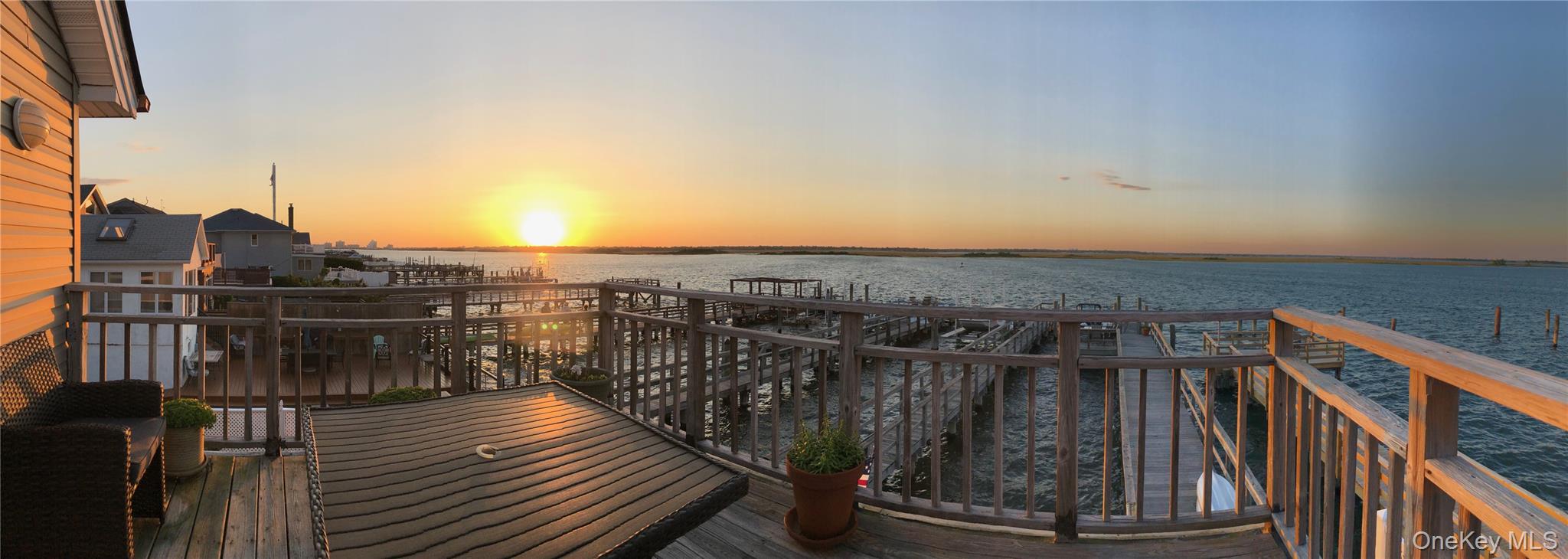 991 W Park Avenue, Long Beach, NY 11561