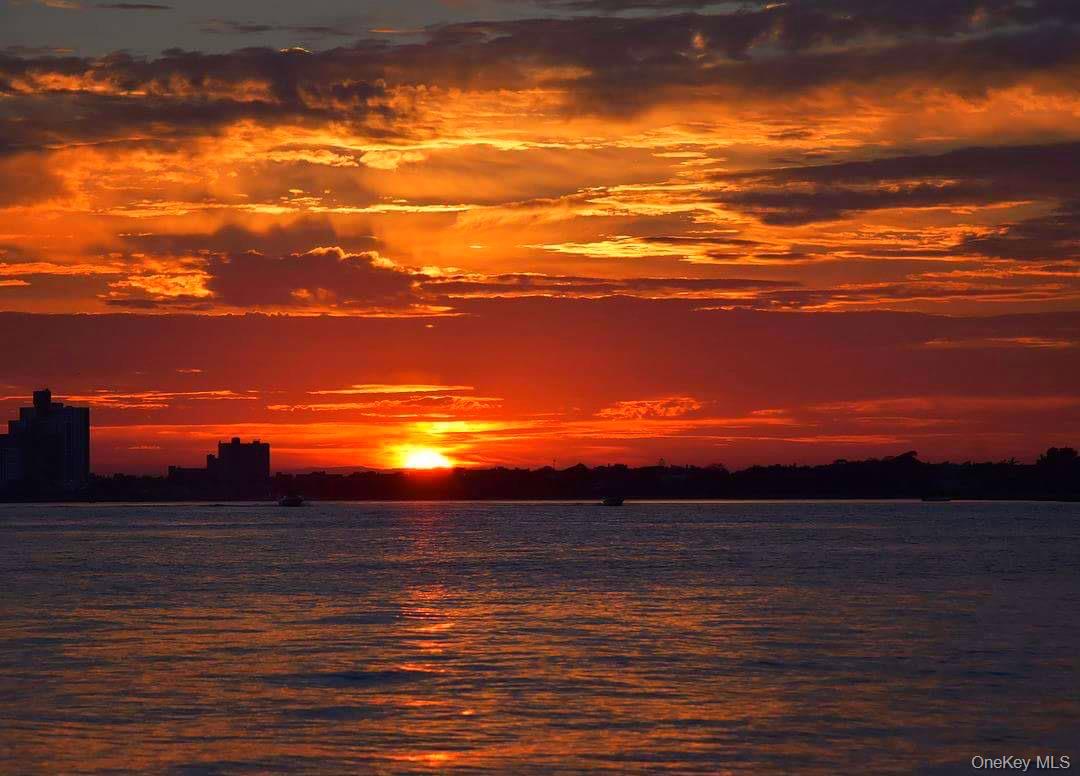 991 W Park Avenue, Long Beach, NY 11561