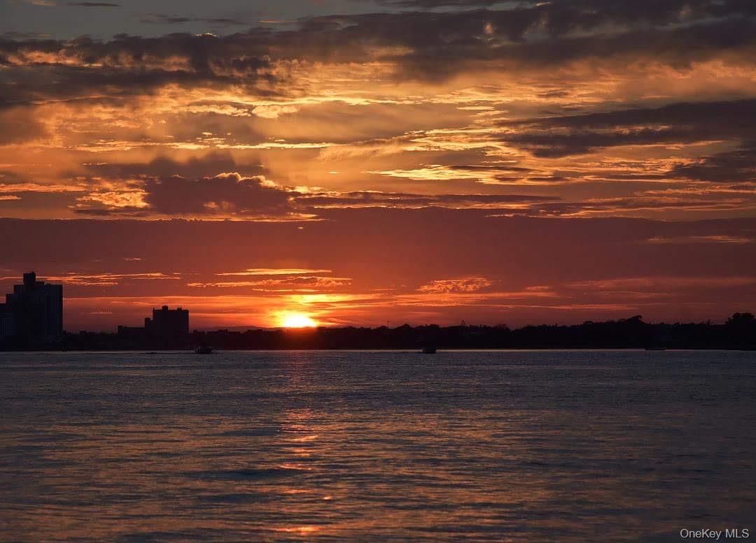 991 W Park Avenue, Long Beach, NY 11561