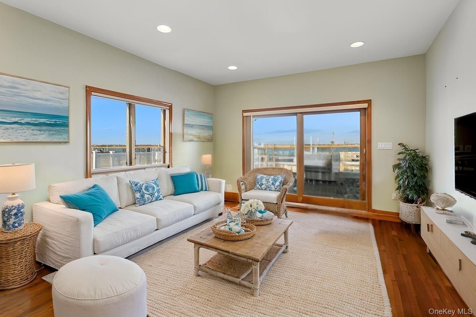 991 W Park Avenue, Long Beach, NY 11561