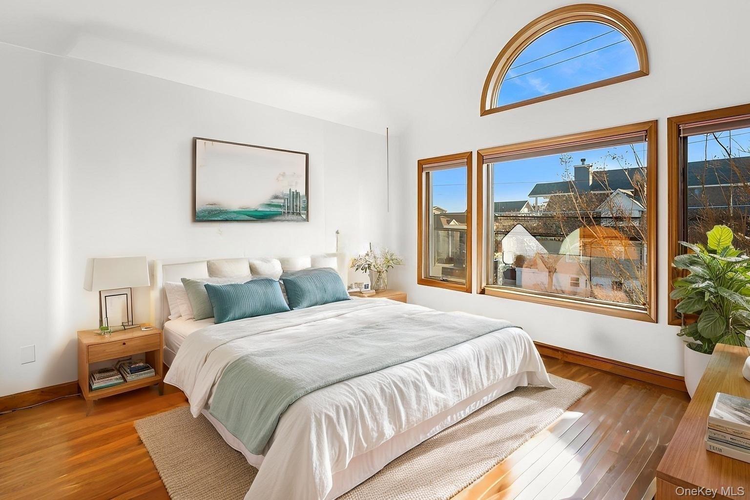 991 W Park Avenue, Long Beach, NY 11561