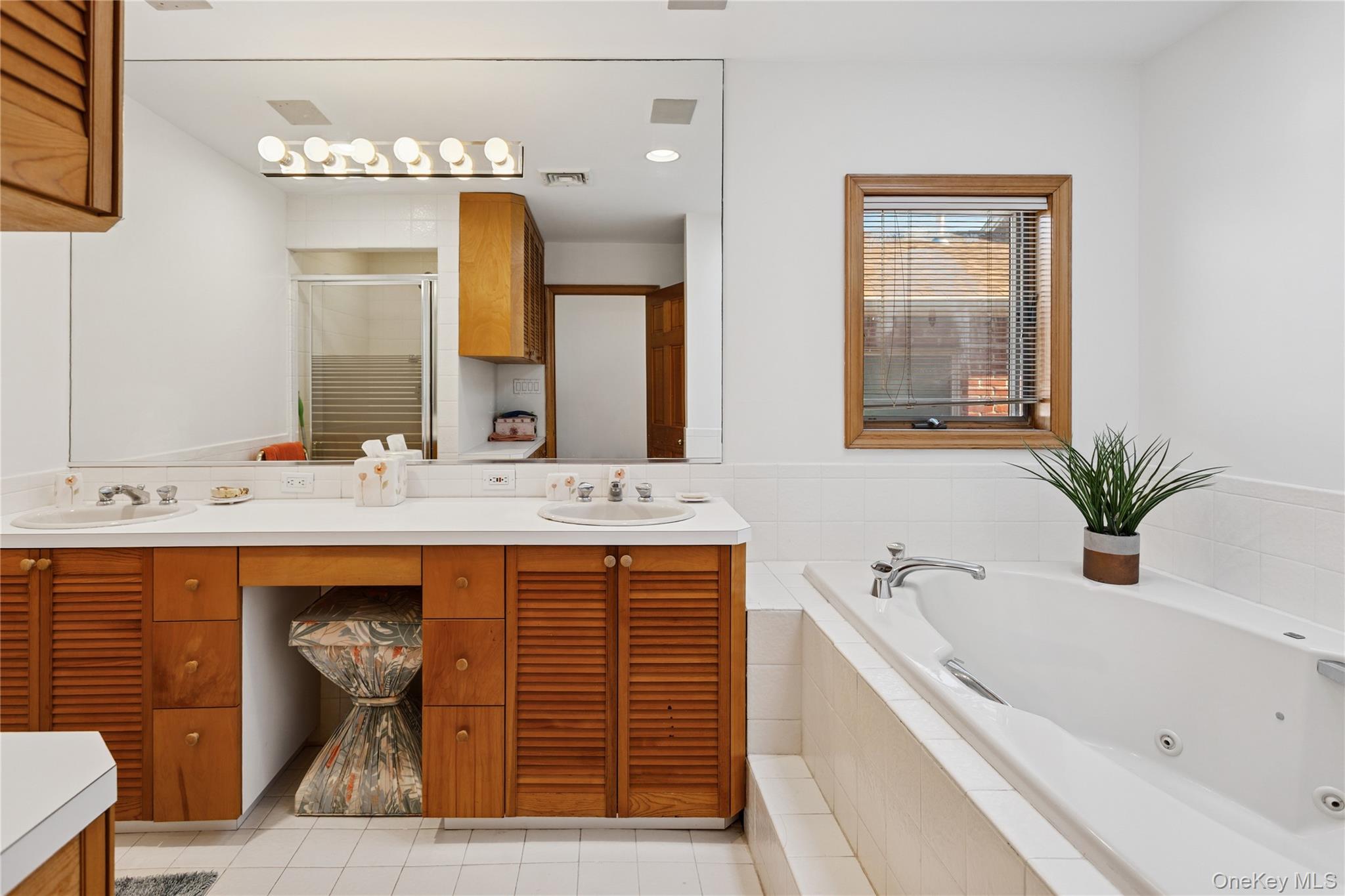 991 W Park Avenue, Long Beach, NY 11561