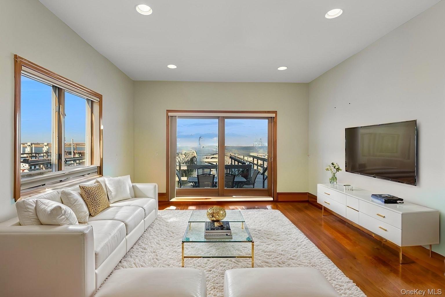 991 W Park Avenue, Long Beach, NY 11561