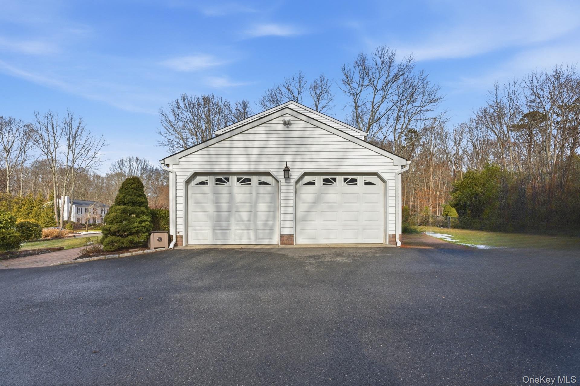 39 Foreston Circle, Manorville, NY 11949