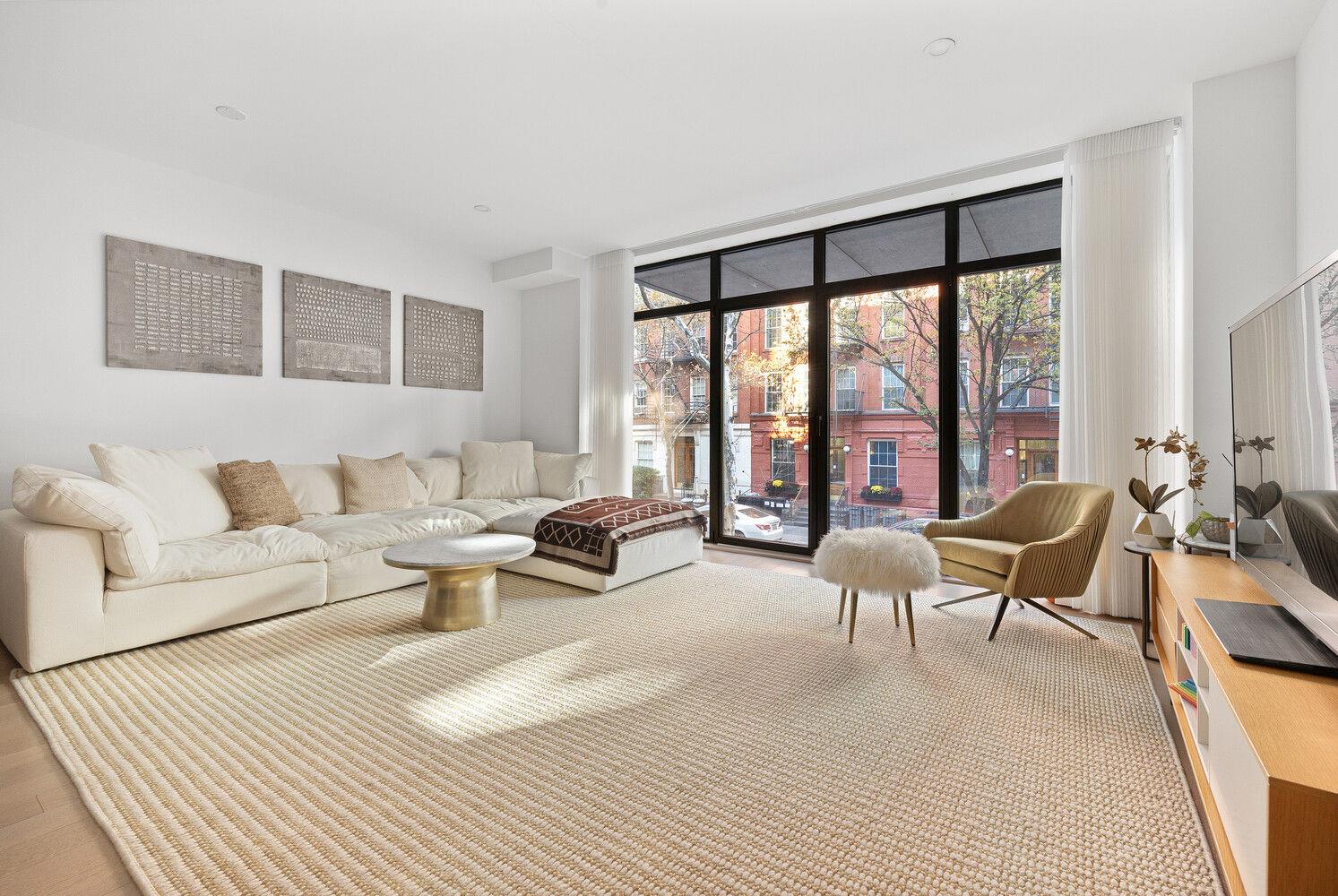 318 E 81ST Street # 2, New York (Manhattan), NY 10028