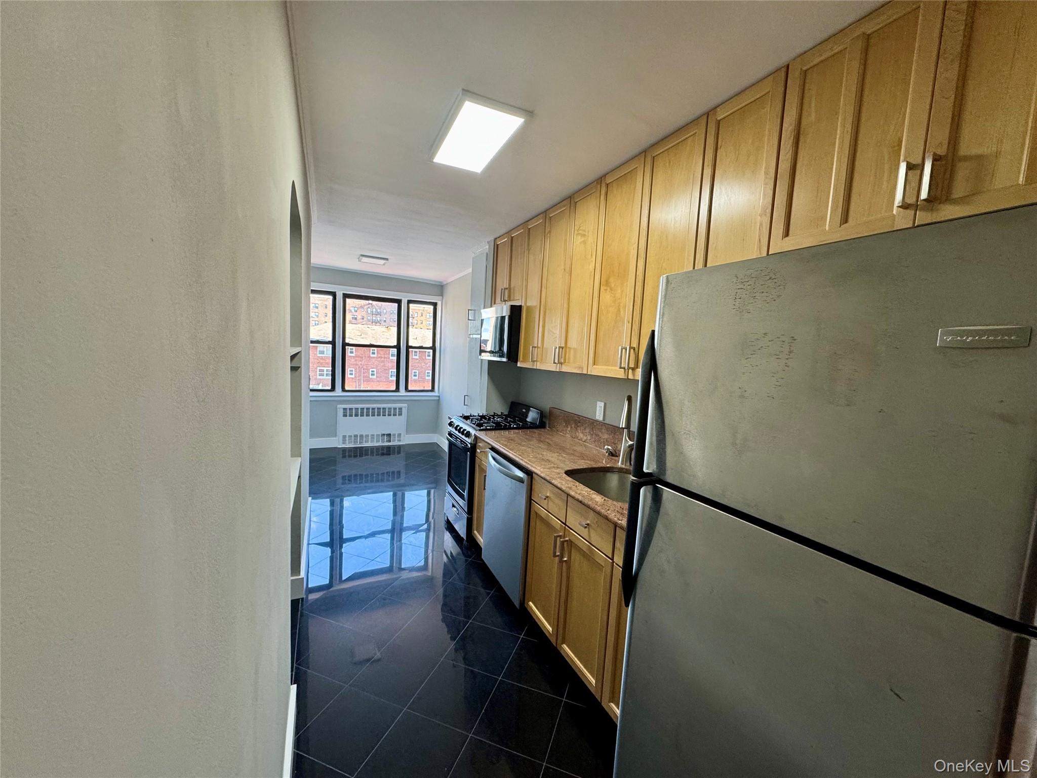 302 E Broadway # 2J, Long Beach, NY 11561