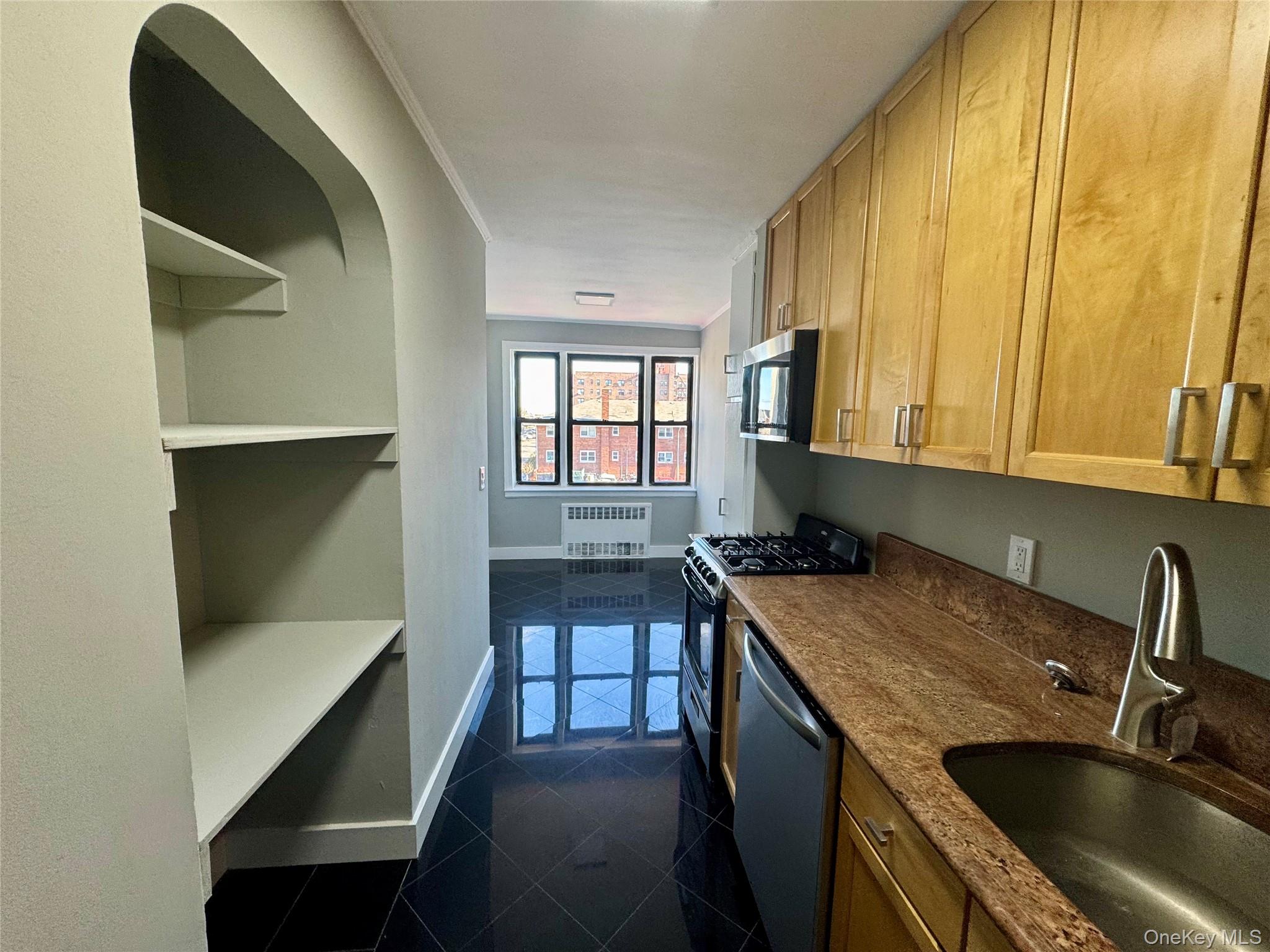 302 E Broadway # 2J, Long Beach, NY 11561