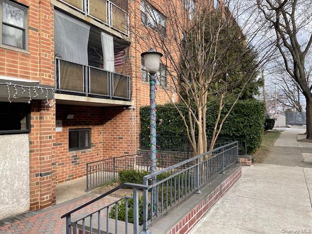 100 Clinton Avenue # 4P, Mineola, NY 11501