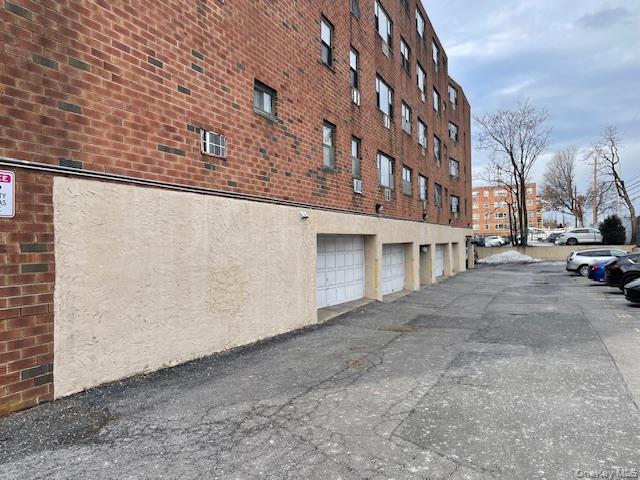 100 Clinton Avenue # 4P, Mineola, NY 11501