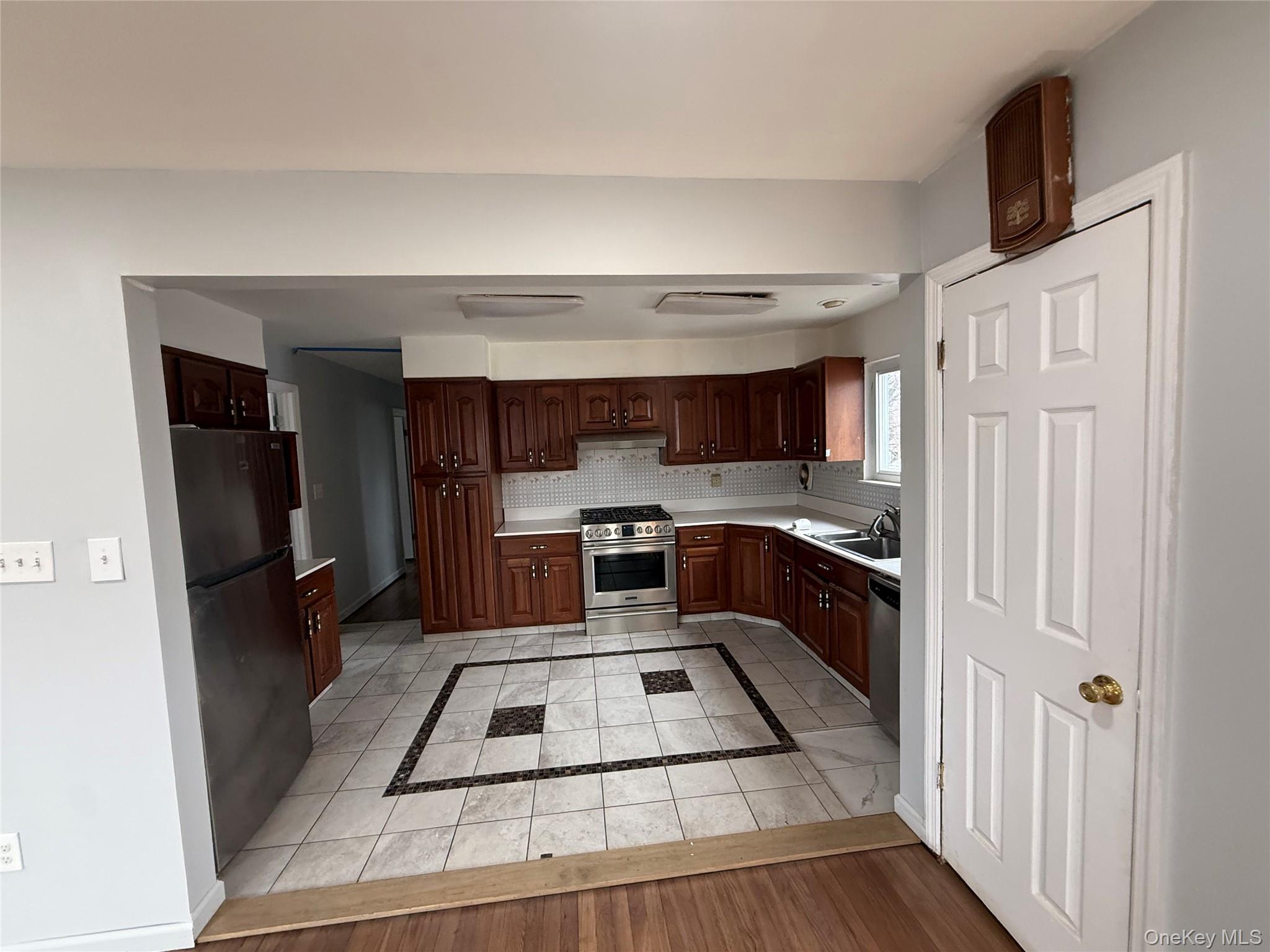 28 Weir, Hempstead, NY 11550