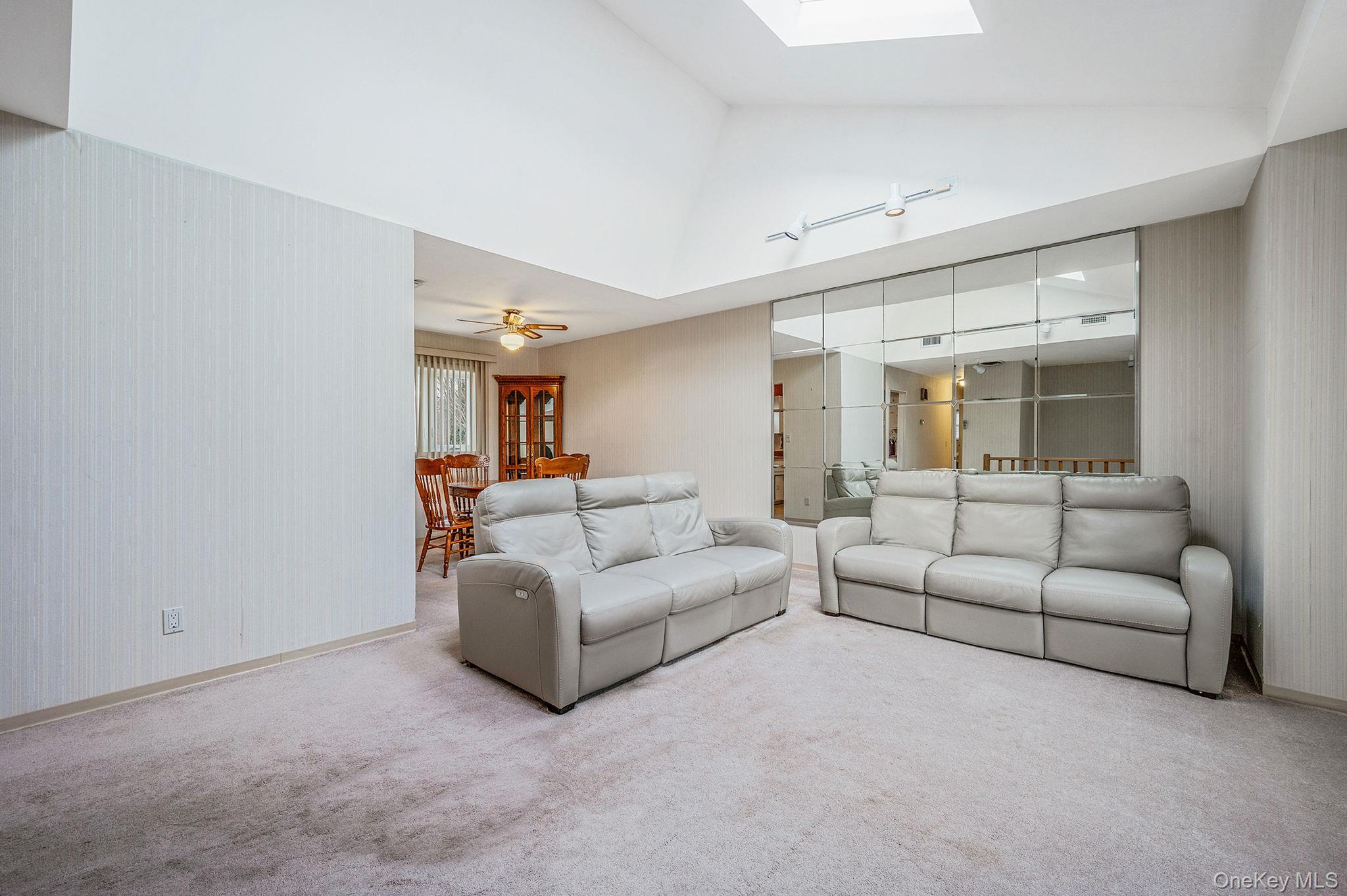 18 Roslyn Court, East Patchogue, NY 11772