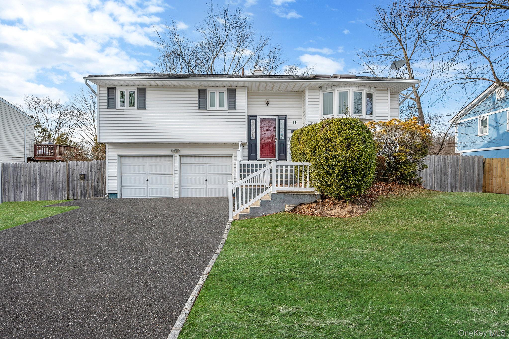 18 Roslyn Court, East Patchogue, NY 11772