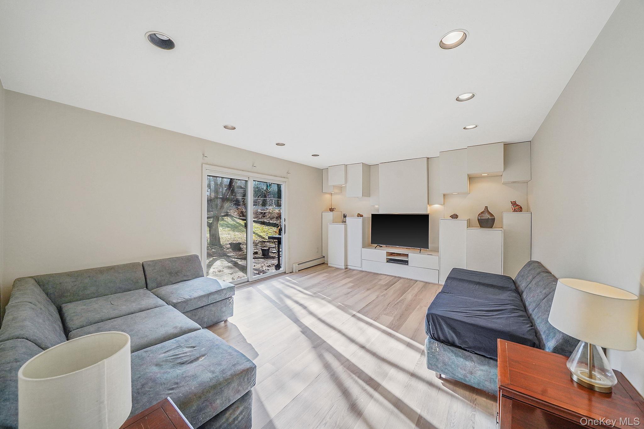 8 Linden Street, Selden, NY 11784