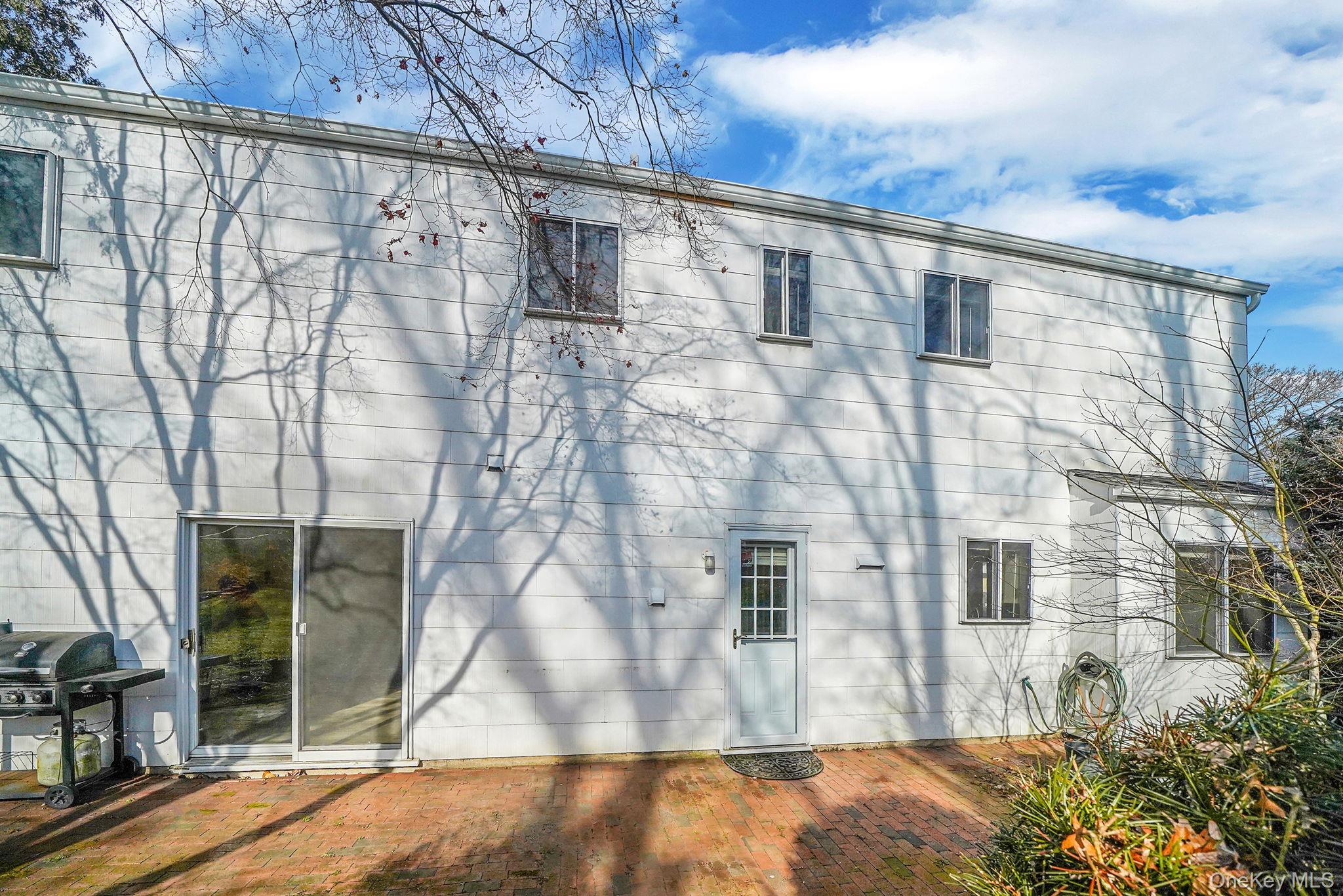 8 Linden Street, Selden, NY 11784