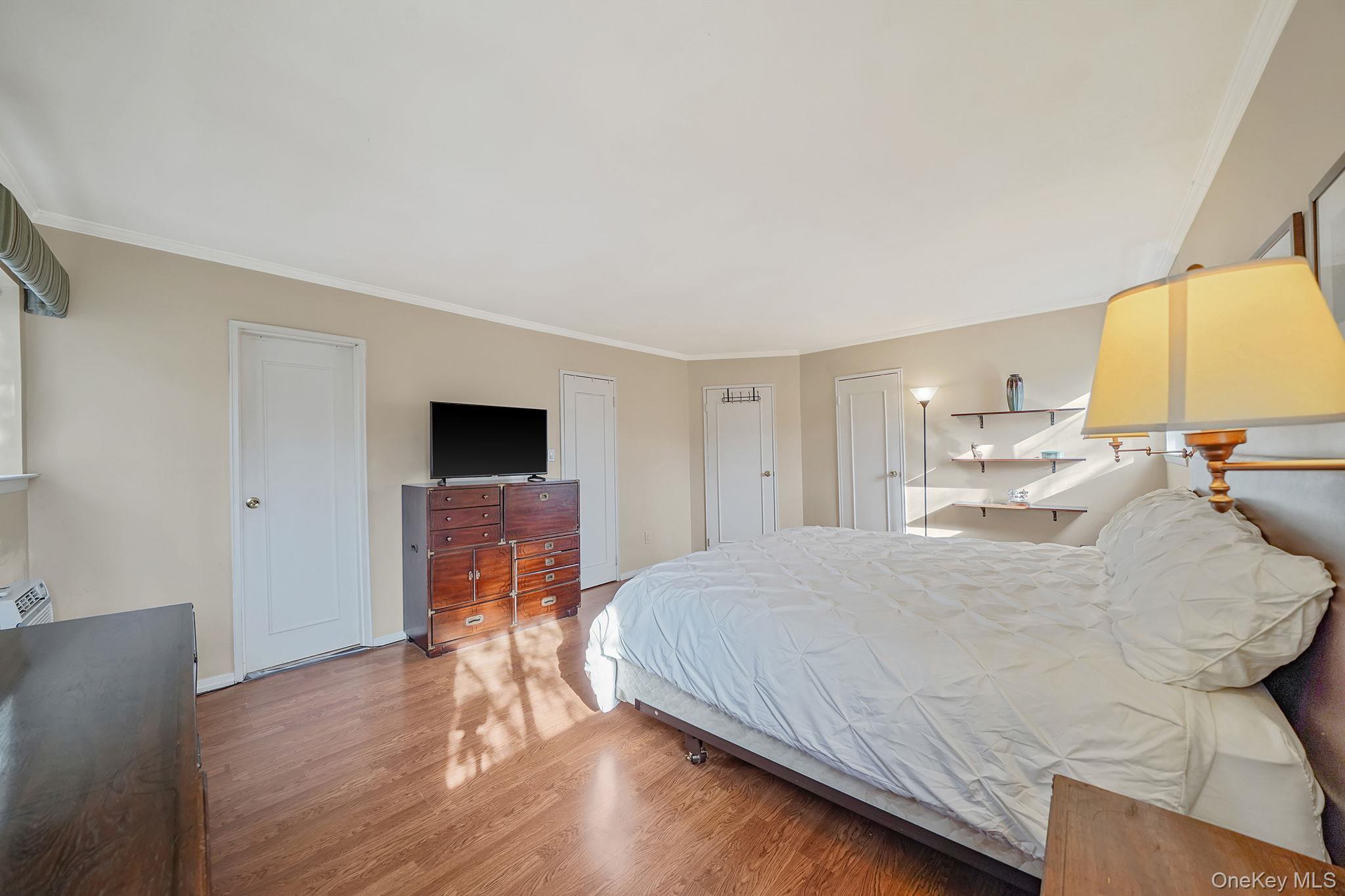 8 Linden Street, Selden, NY 11784