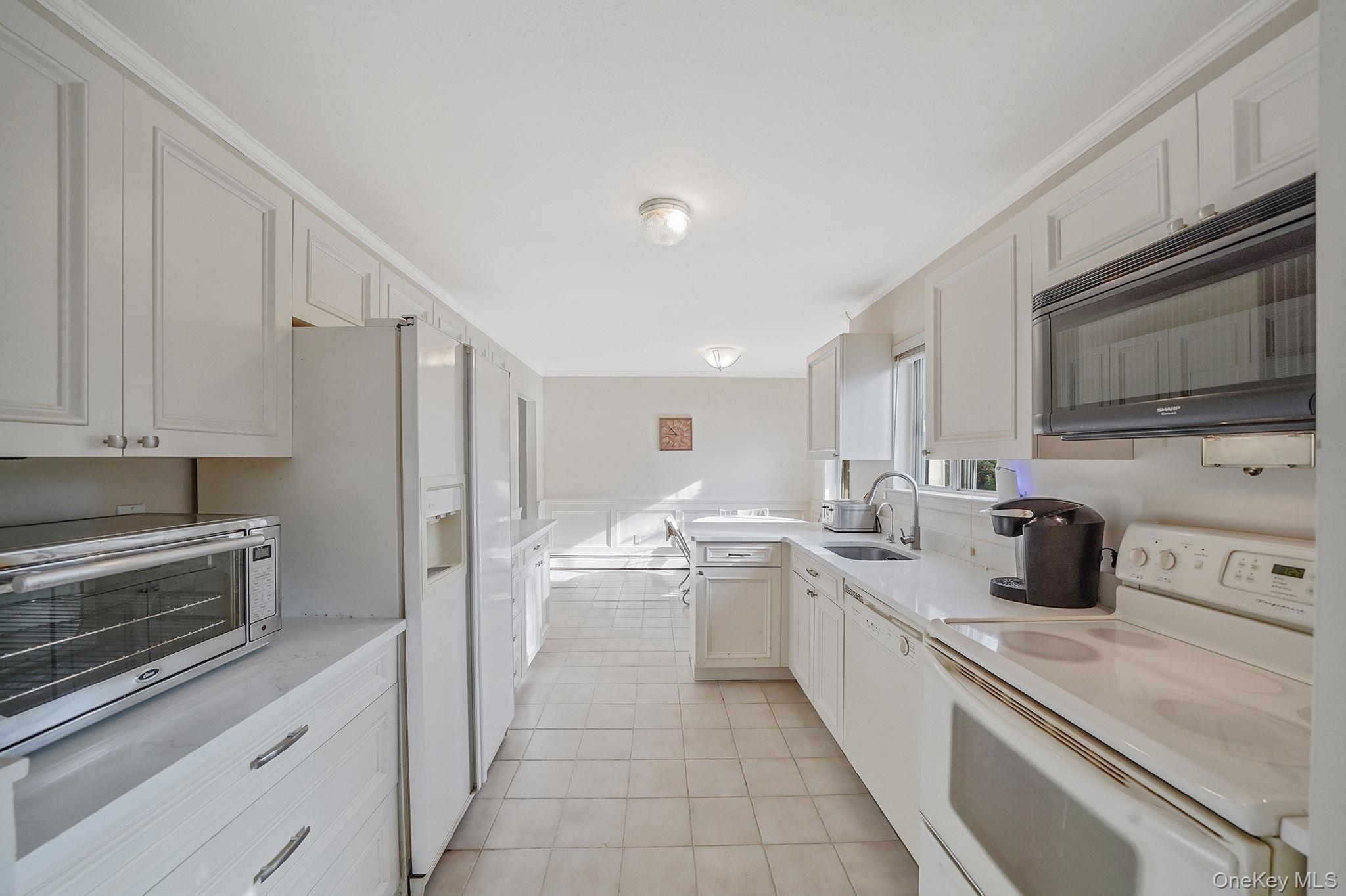 8 Linden Street, Selden, NY 11784