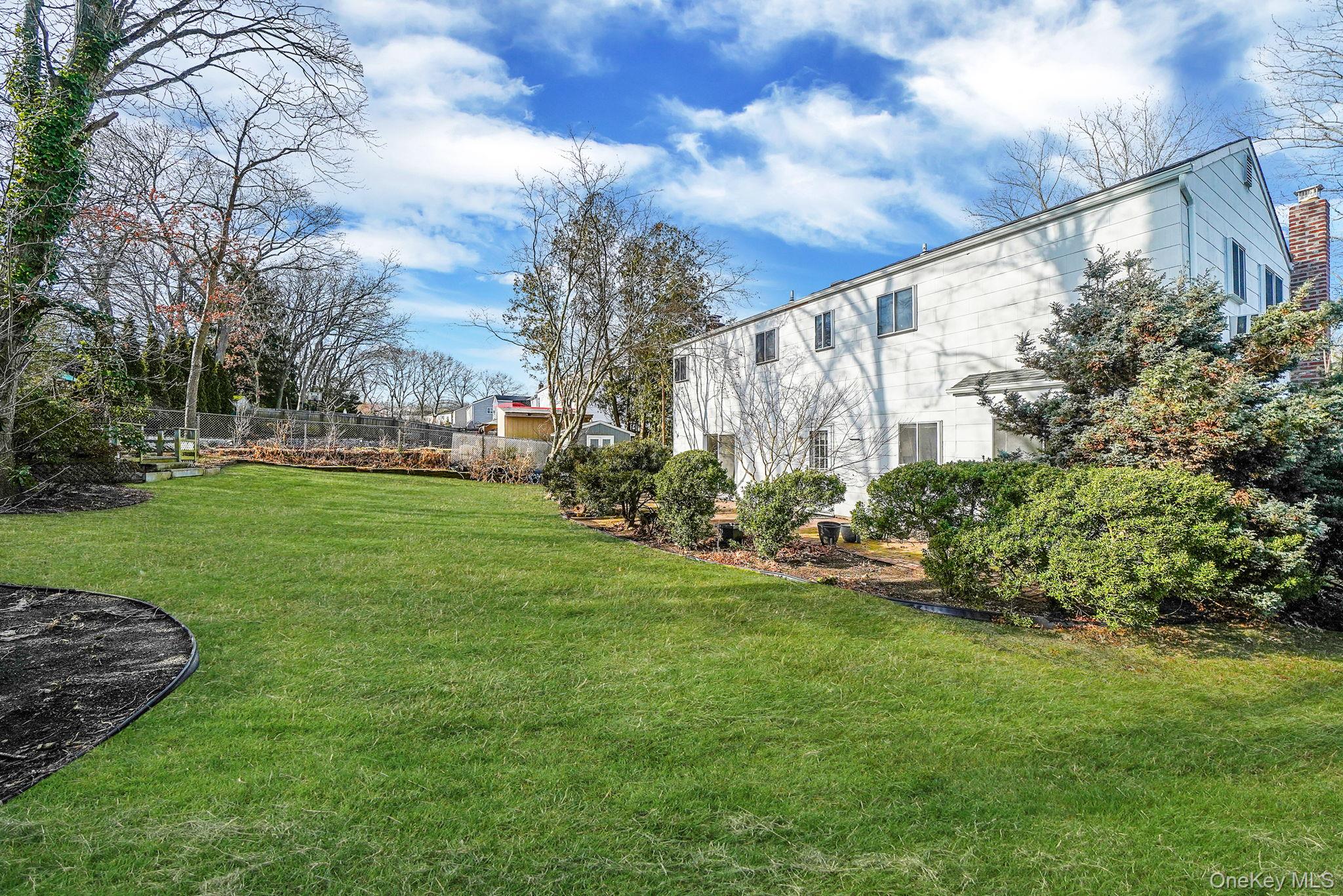 8 Linden Street, Selden, NY 11784