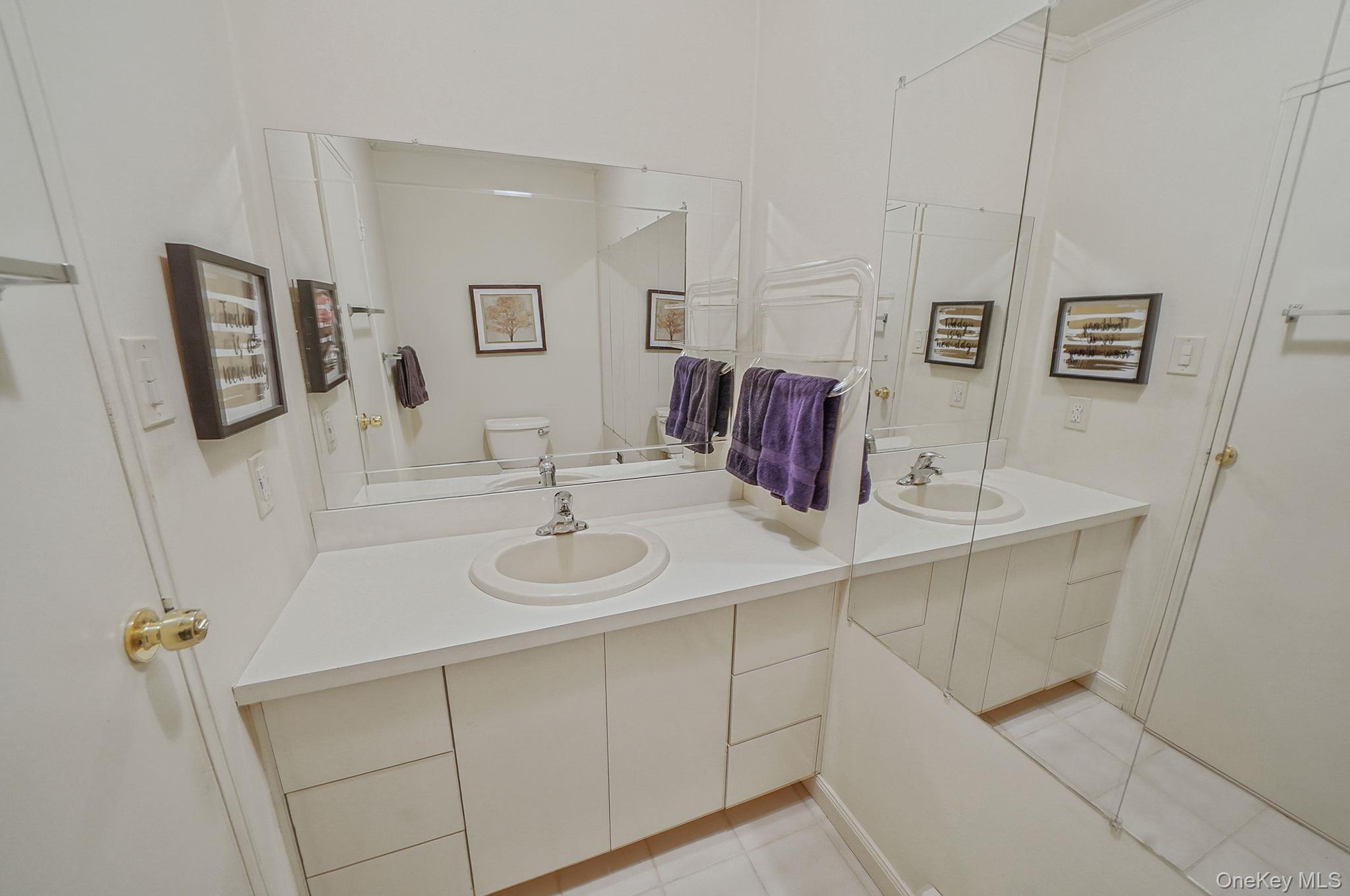 8 Linden Street, Selden, NY 11784