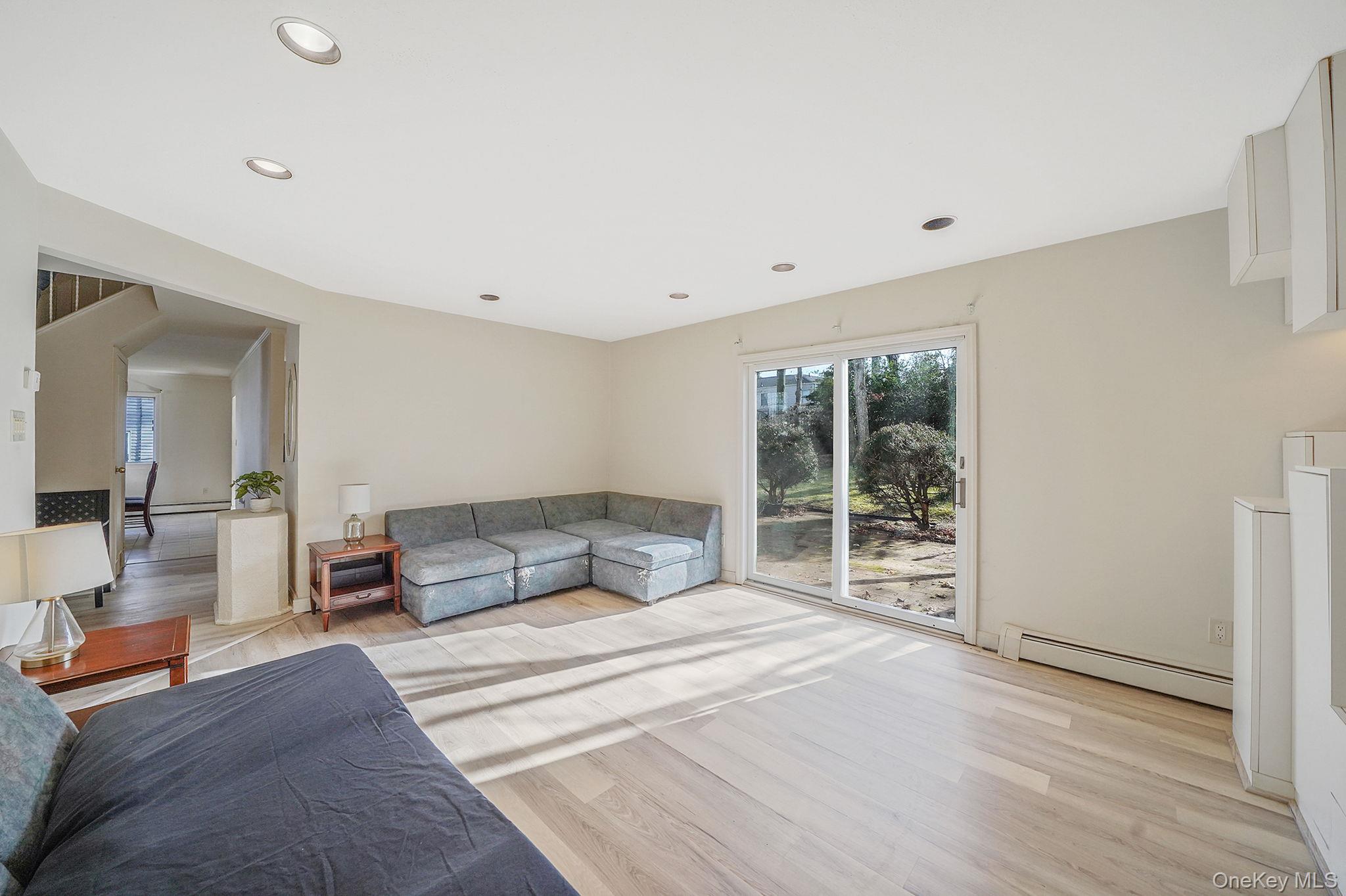 8 Linden Street, Selden, NY 11784