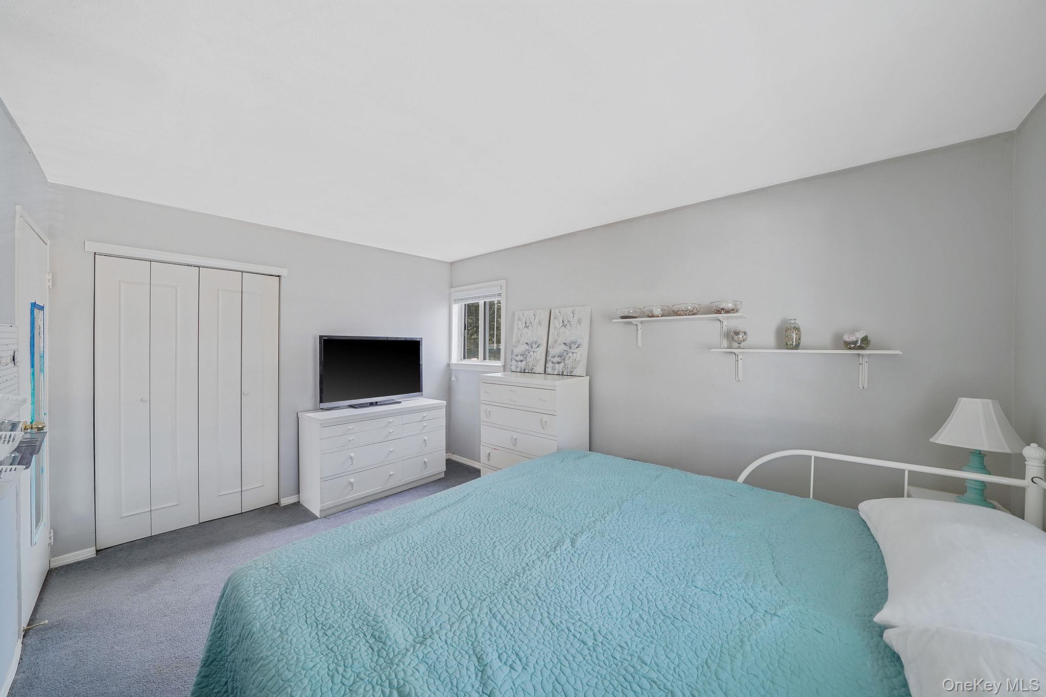 8 Linden Street, Selden, NY 11784