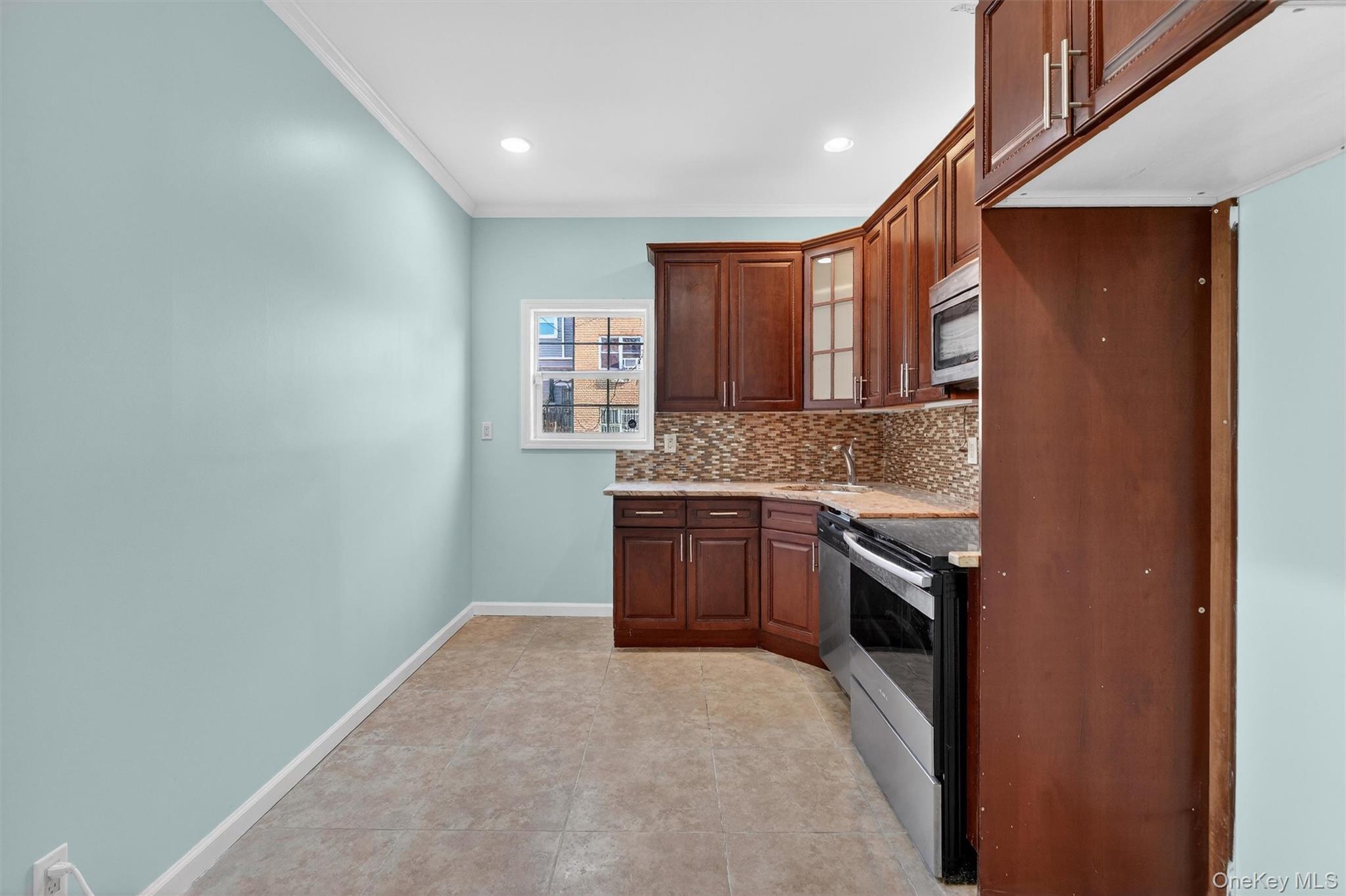 636 Throggs Neck Expressway, Bronx, NY 10465