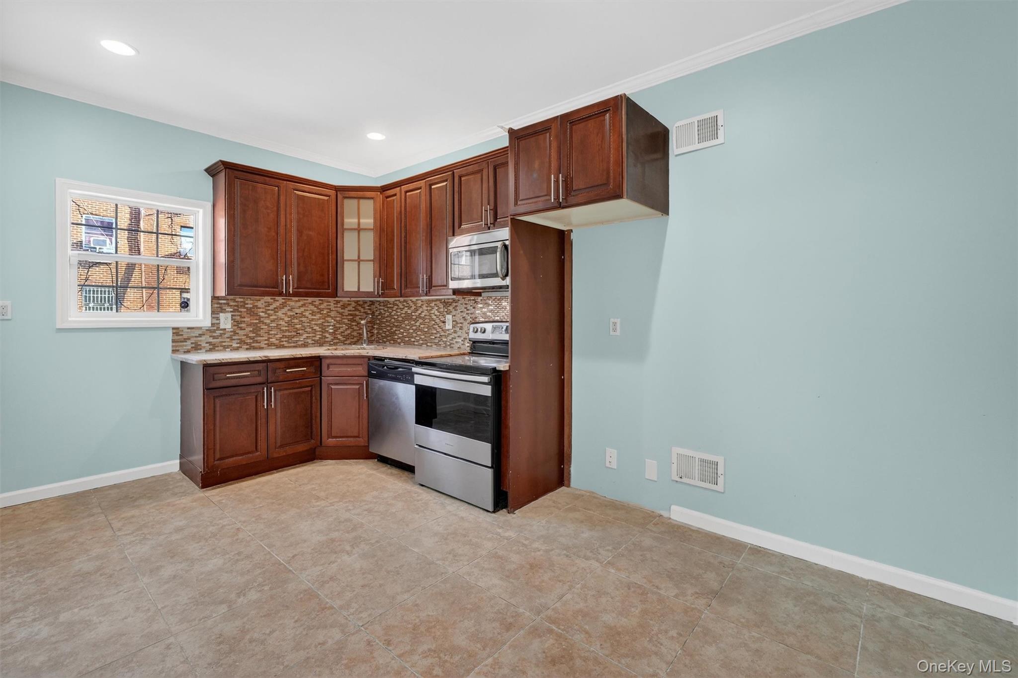 636 Throggs Neck Expressway, Bronx, NY 10465