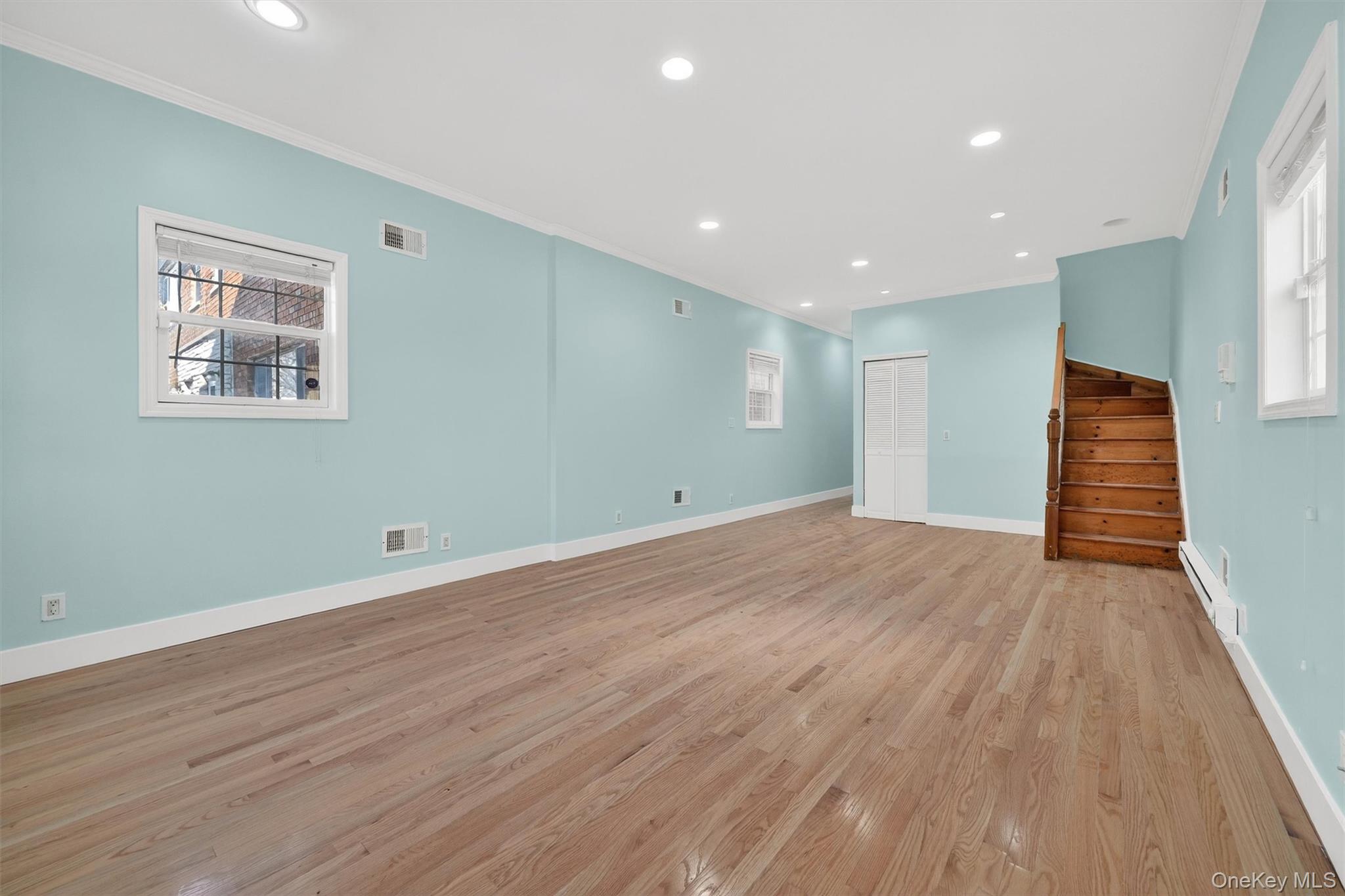 636 Throggs Neck Expressway, Bronx, NY 10465