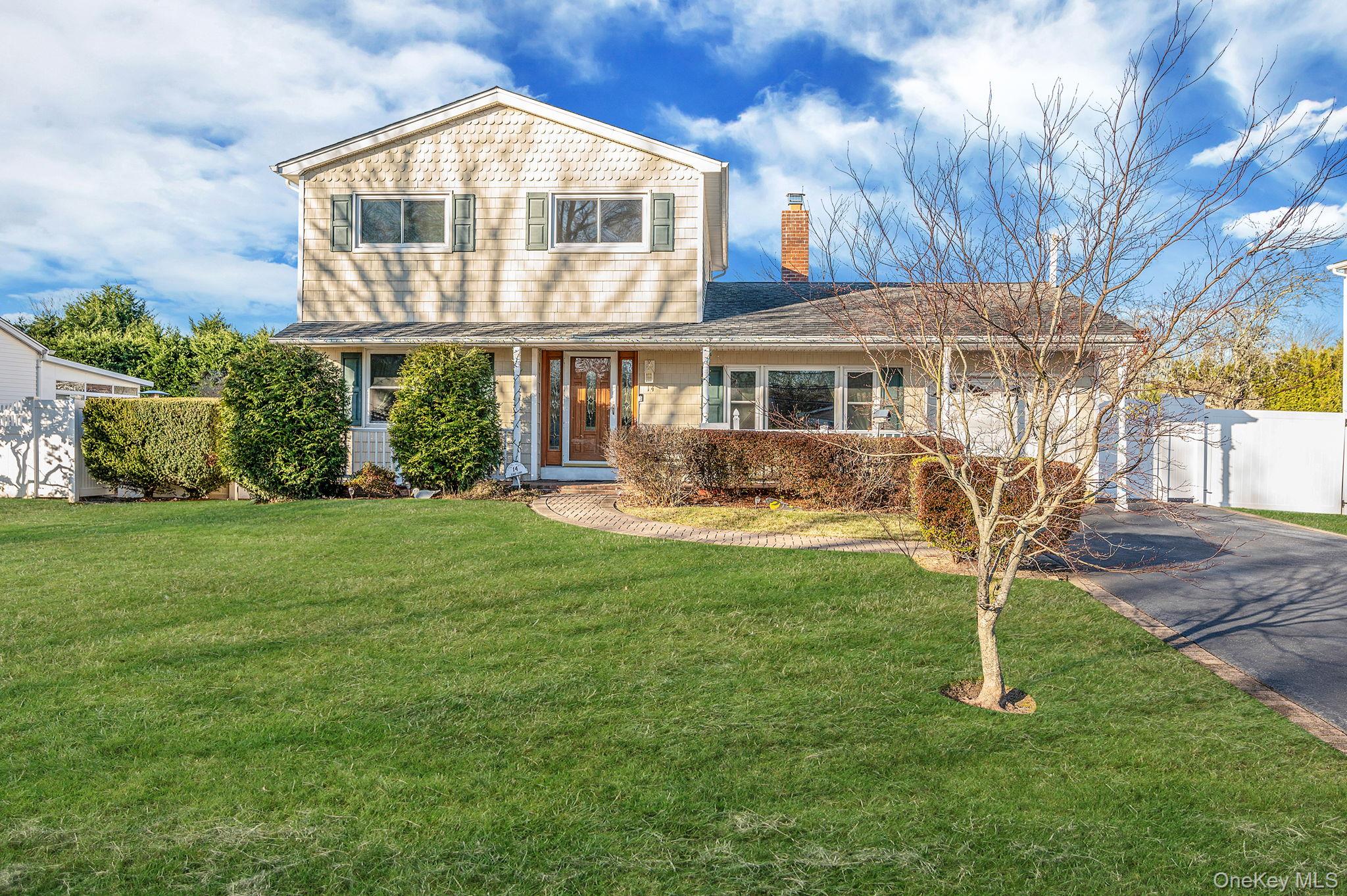 14 Harp Lane, Sayville, NY 11782