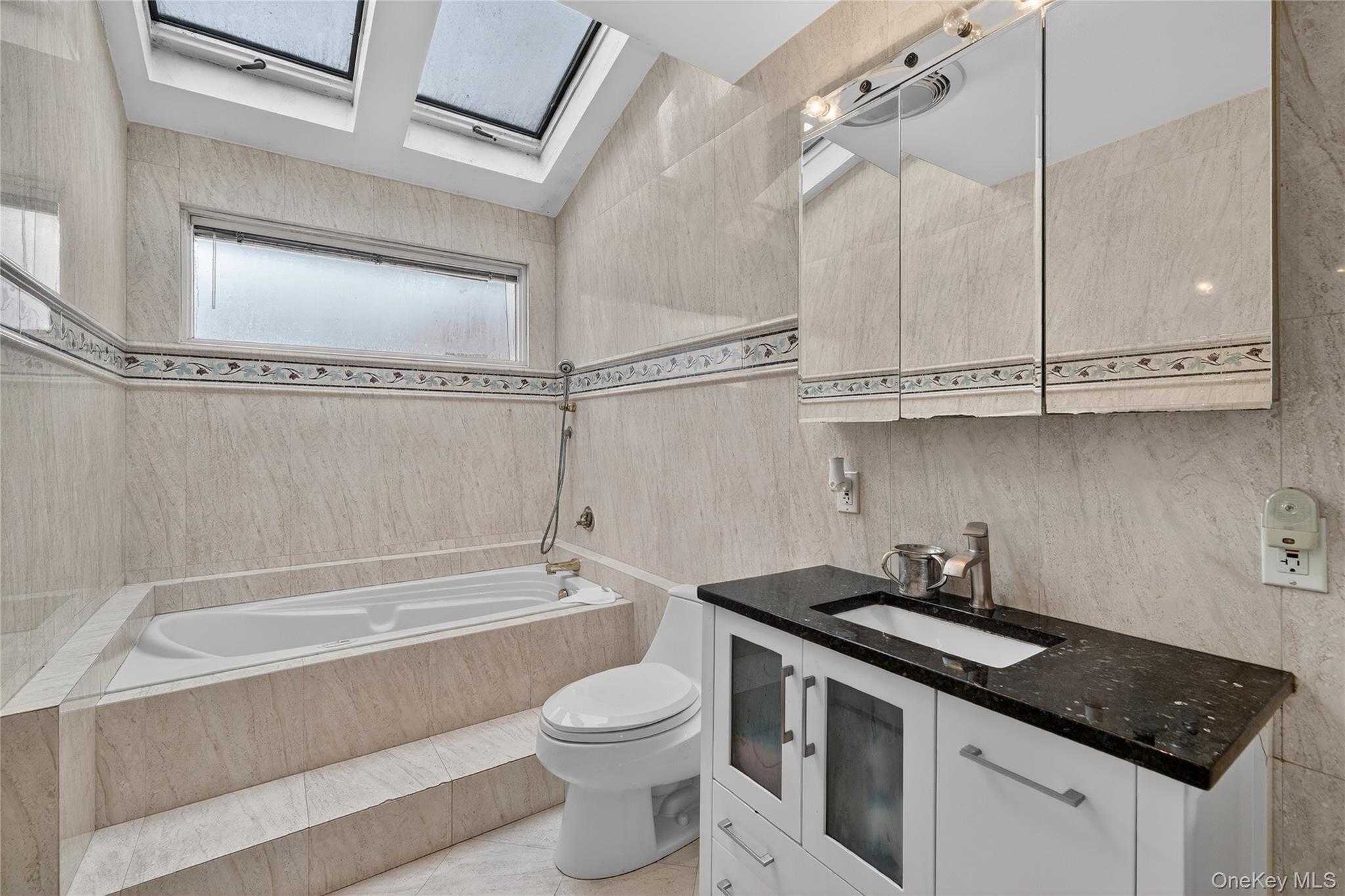 4 Lois Lane, Monsey, NY 10952