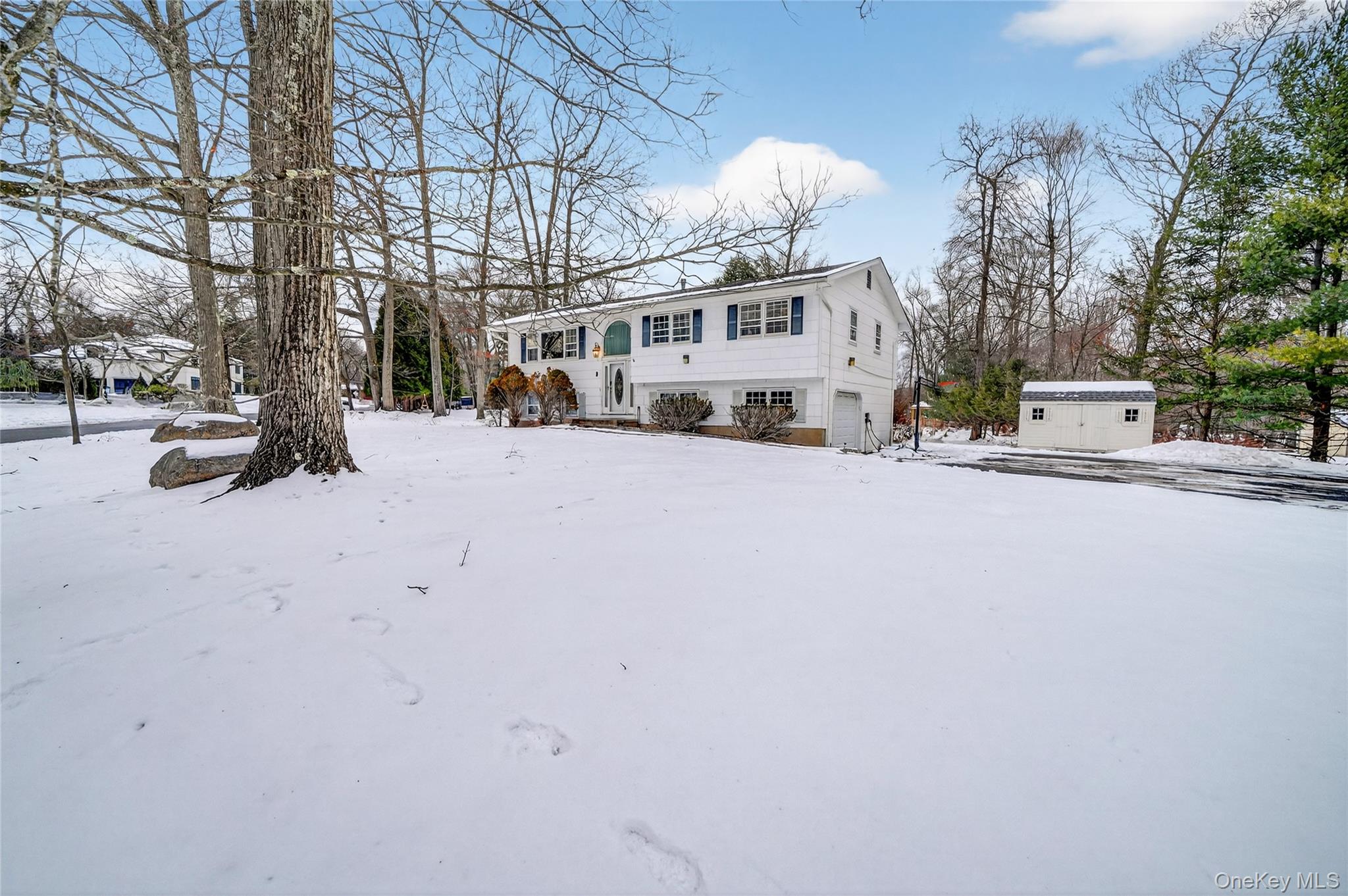 4 Lois Lane, Monsey, NY 10952