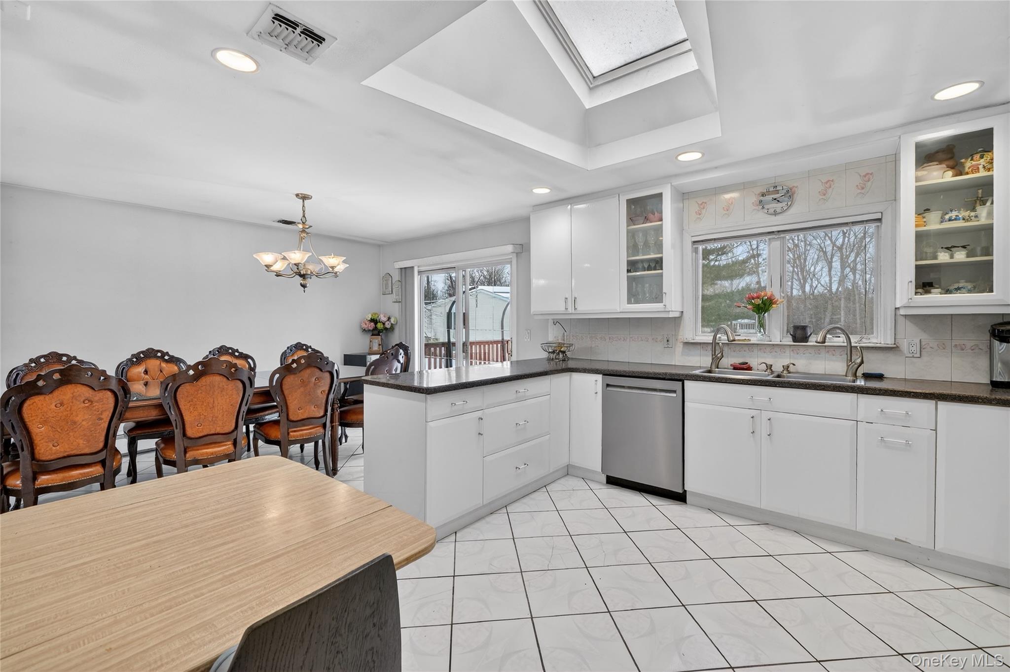 4 Lois Lane, Monsey, NY 10952