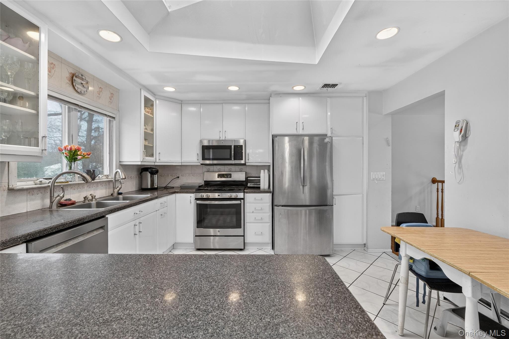 4 Lois Lane, Monsey, NY 10952