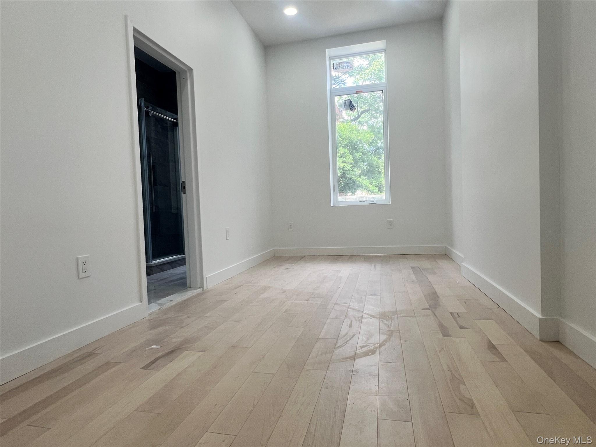 118 street 515 1/2, New York (Manhattan), NY 10035