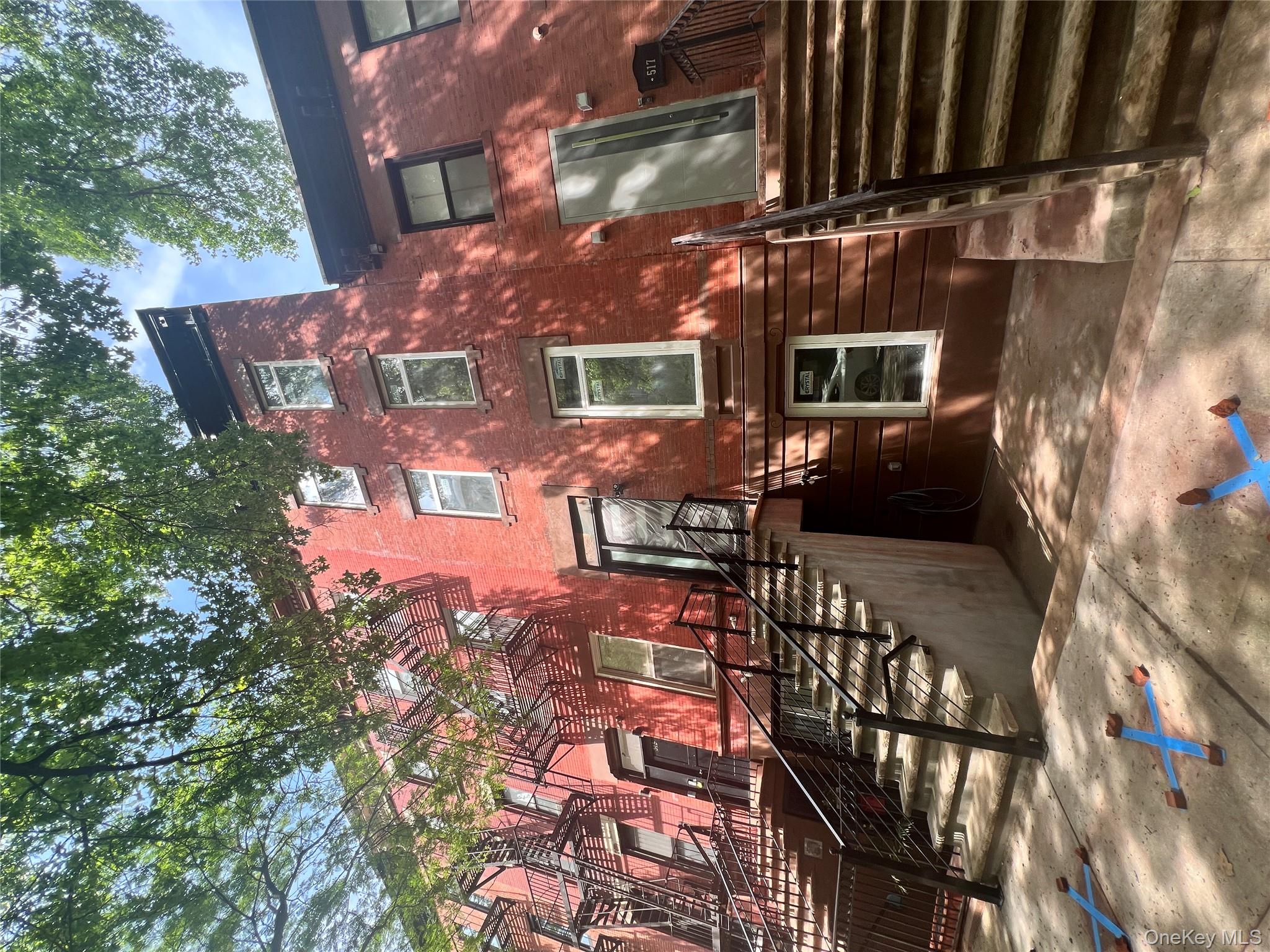 118 street 515 1/2, New York (Manhattan), NY 10035