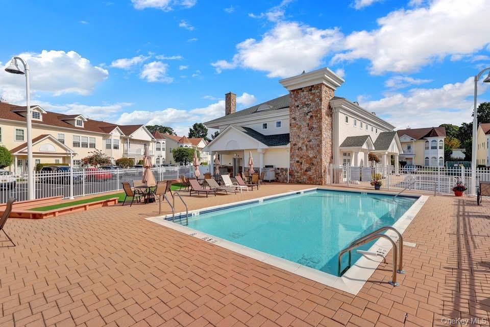 816 Narragansett Villas Drive # 816, Lindenhurst, NY 11757