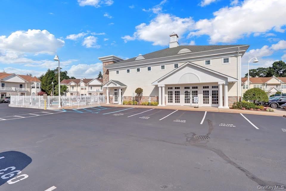 816 Narragansett Villas Drive # 816, Lindenhurst, NY 11757