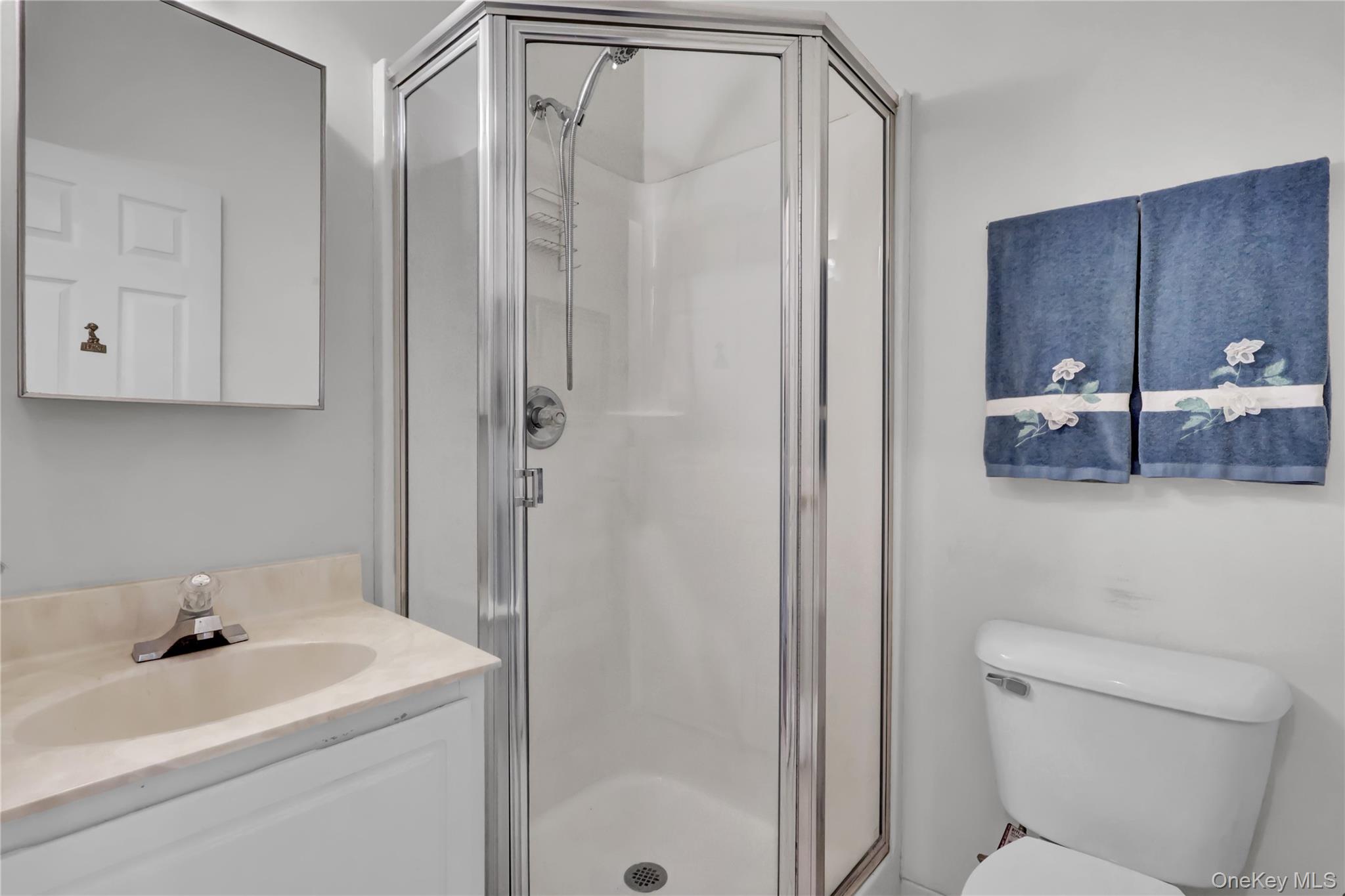 816 Narragansett Villas Drive # 816, Lindenhurst, NY 11757