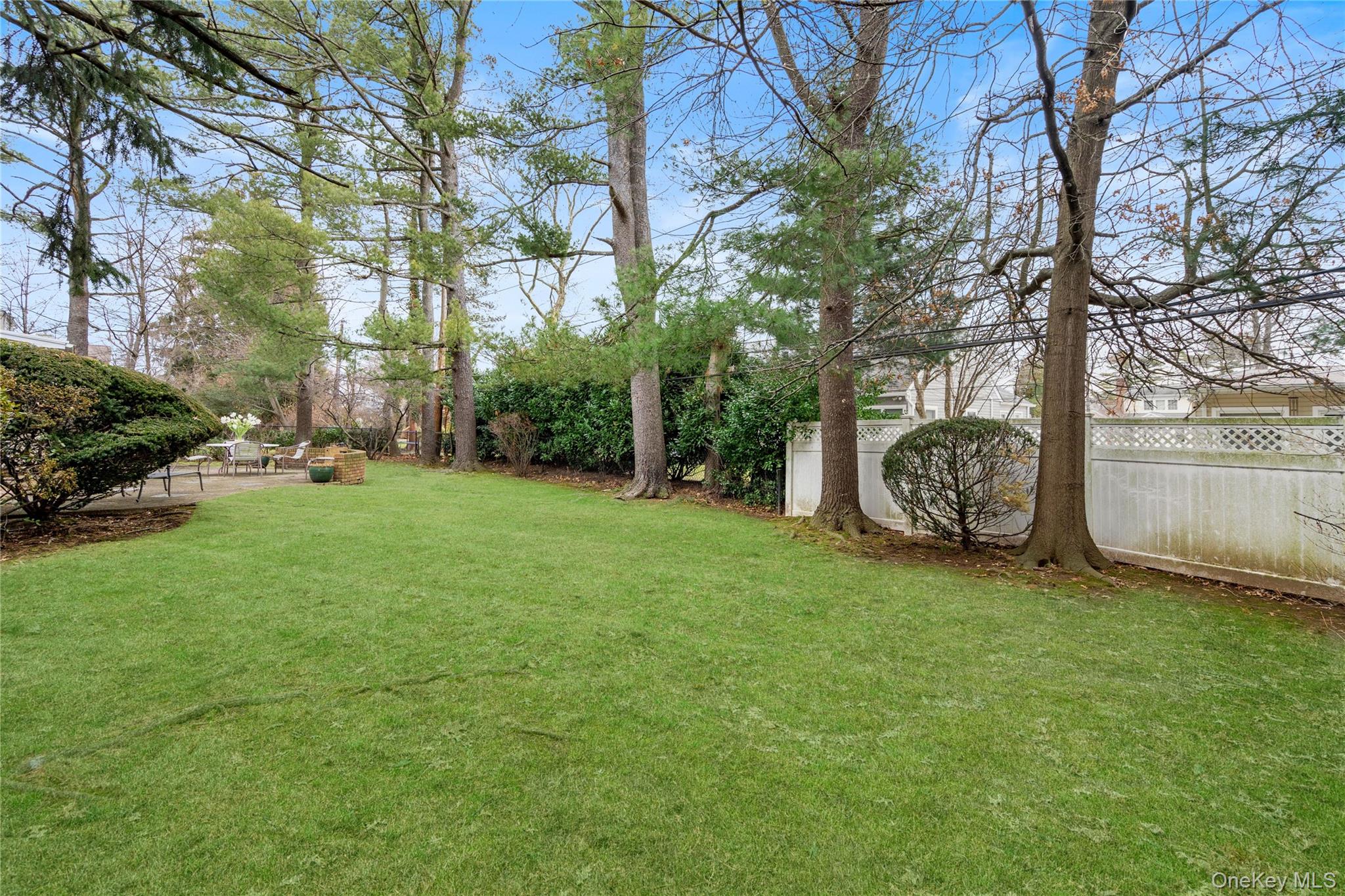 32 Arbor Road, East Hills, NY 11577