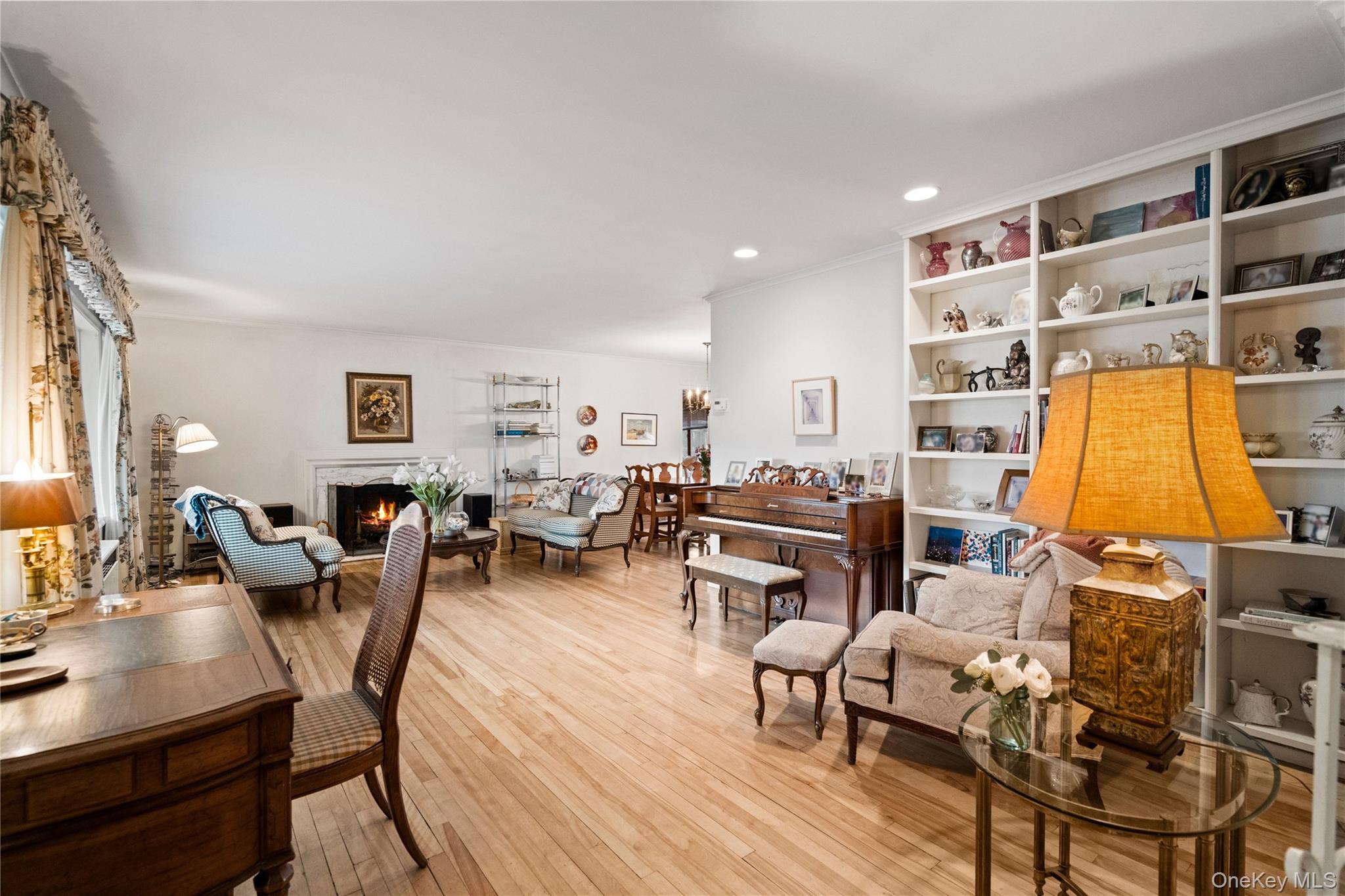 32 Arbor Road, East Hills, NY 11577