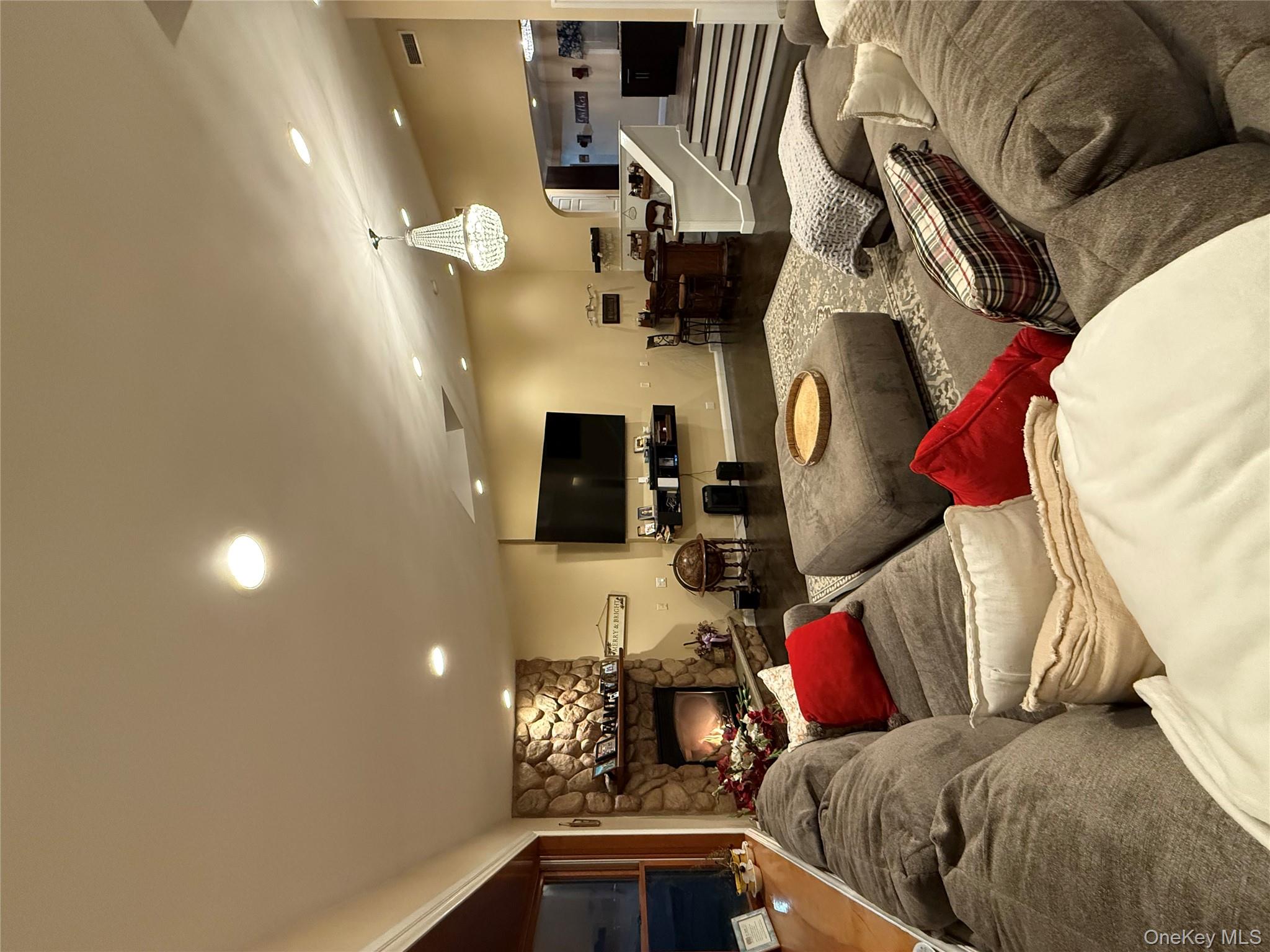 57 Laurel Road, Lindenhurst, NY 11757