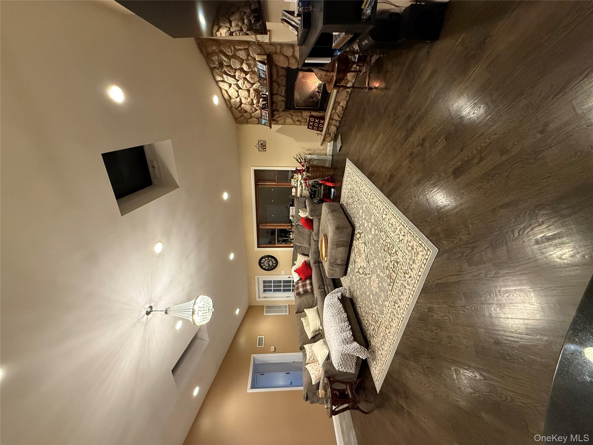 57 Laurel Road, Lindenhurst, NY 11757