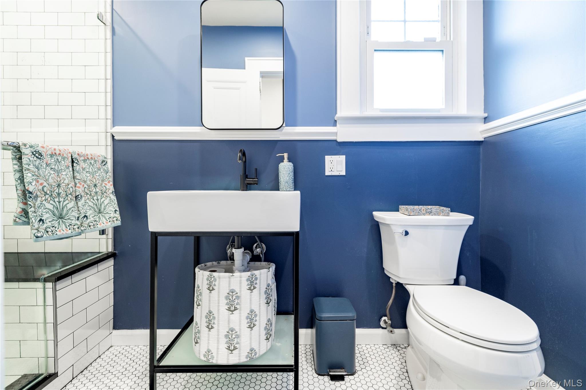 17 Roxbury Road, Rockville Centre, NY 11570