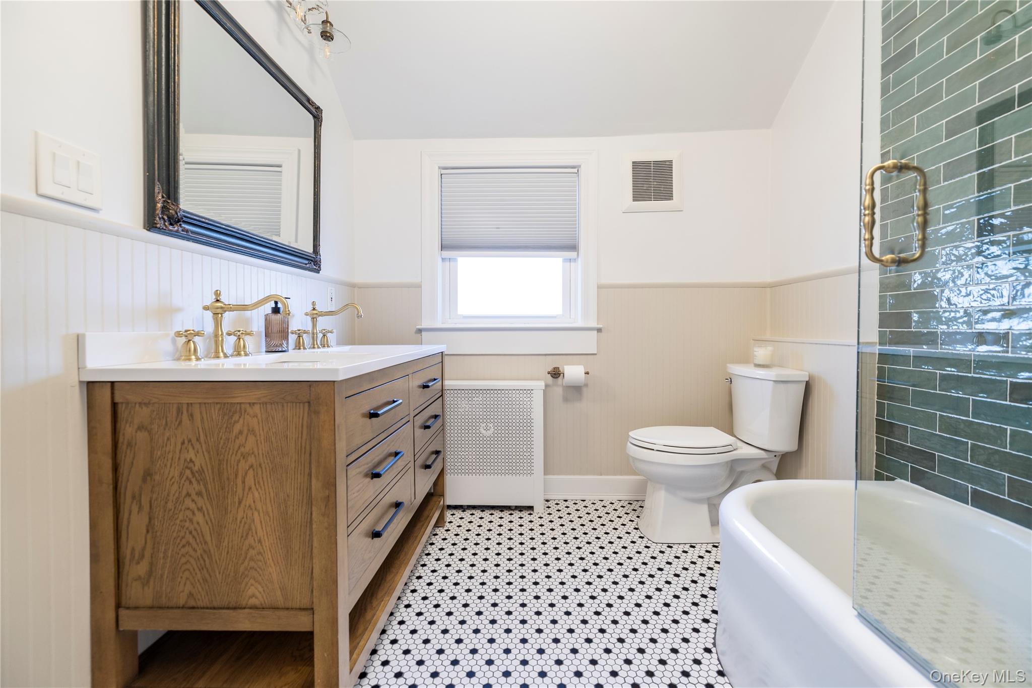 17 Roxbury Road, Rockville Centre, NY 11570