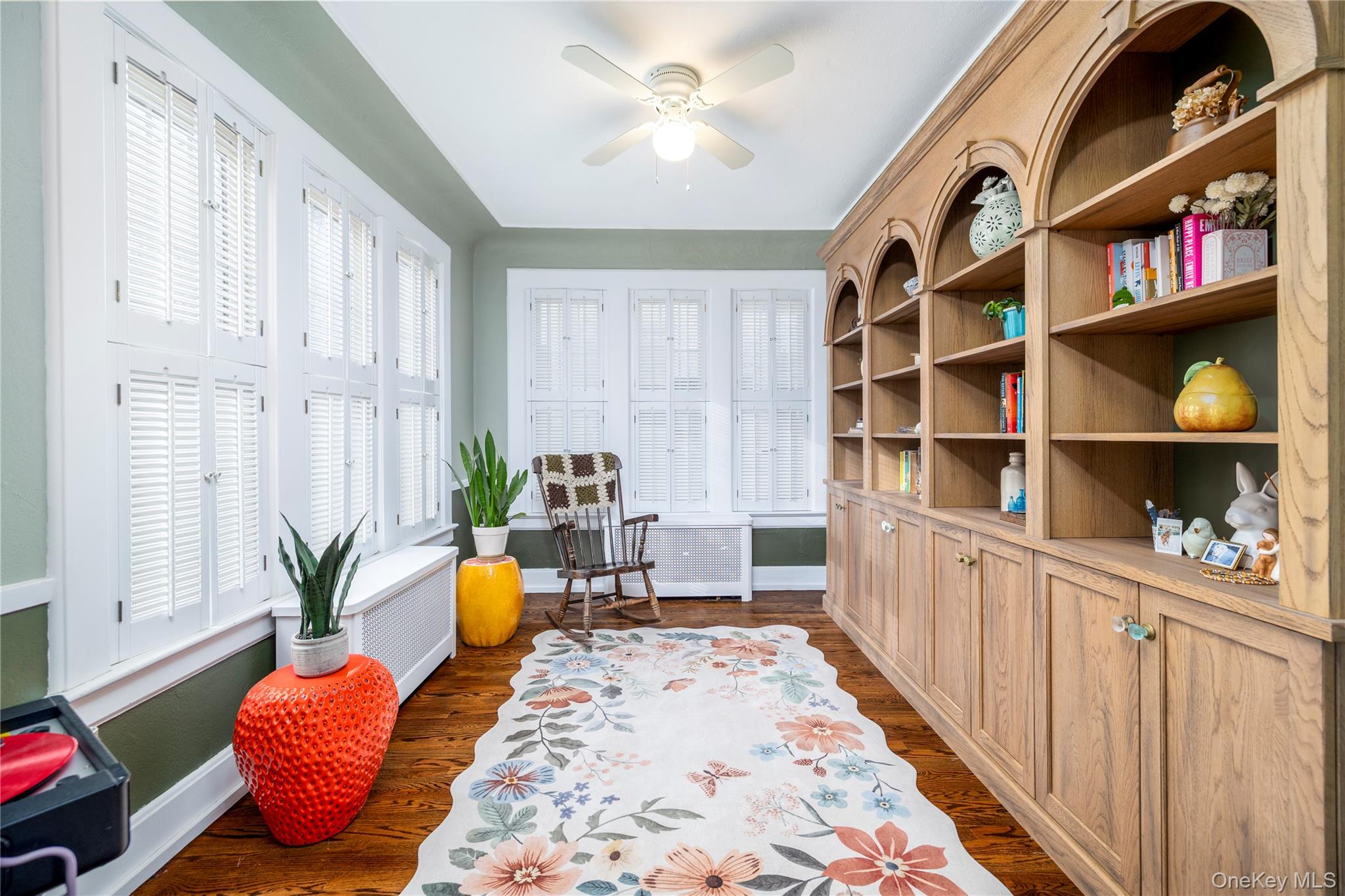 17 Roxbury Road, Rockville Centre, NY 11570